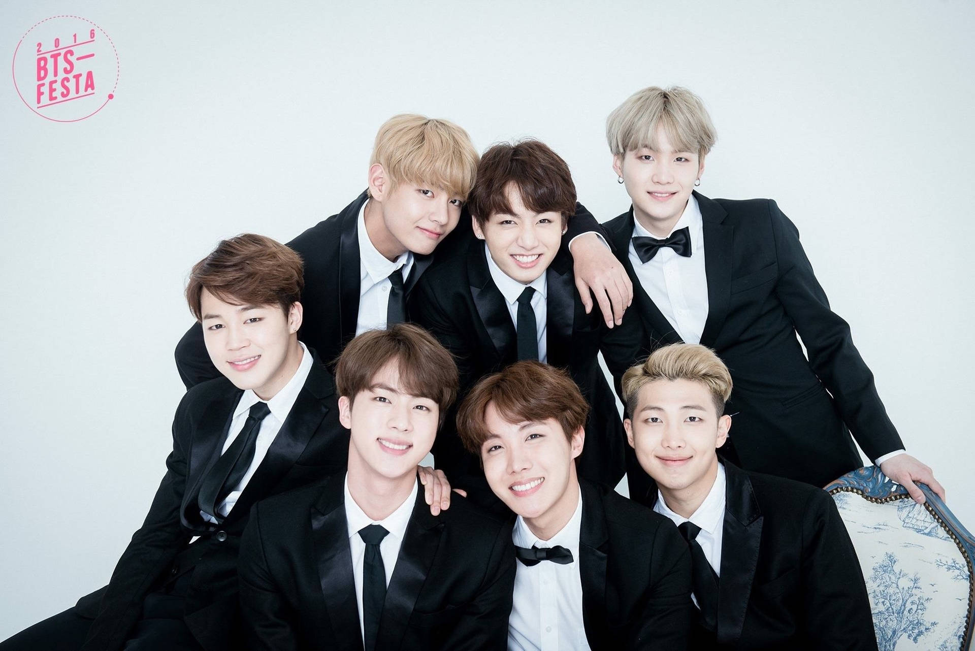 Всемирно известная K-pop бой-бэнд BTS — Bts Обои
