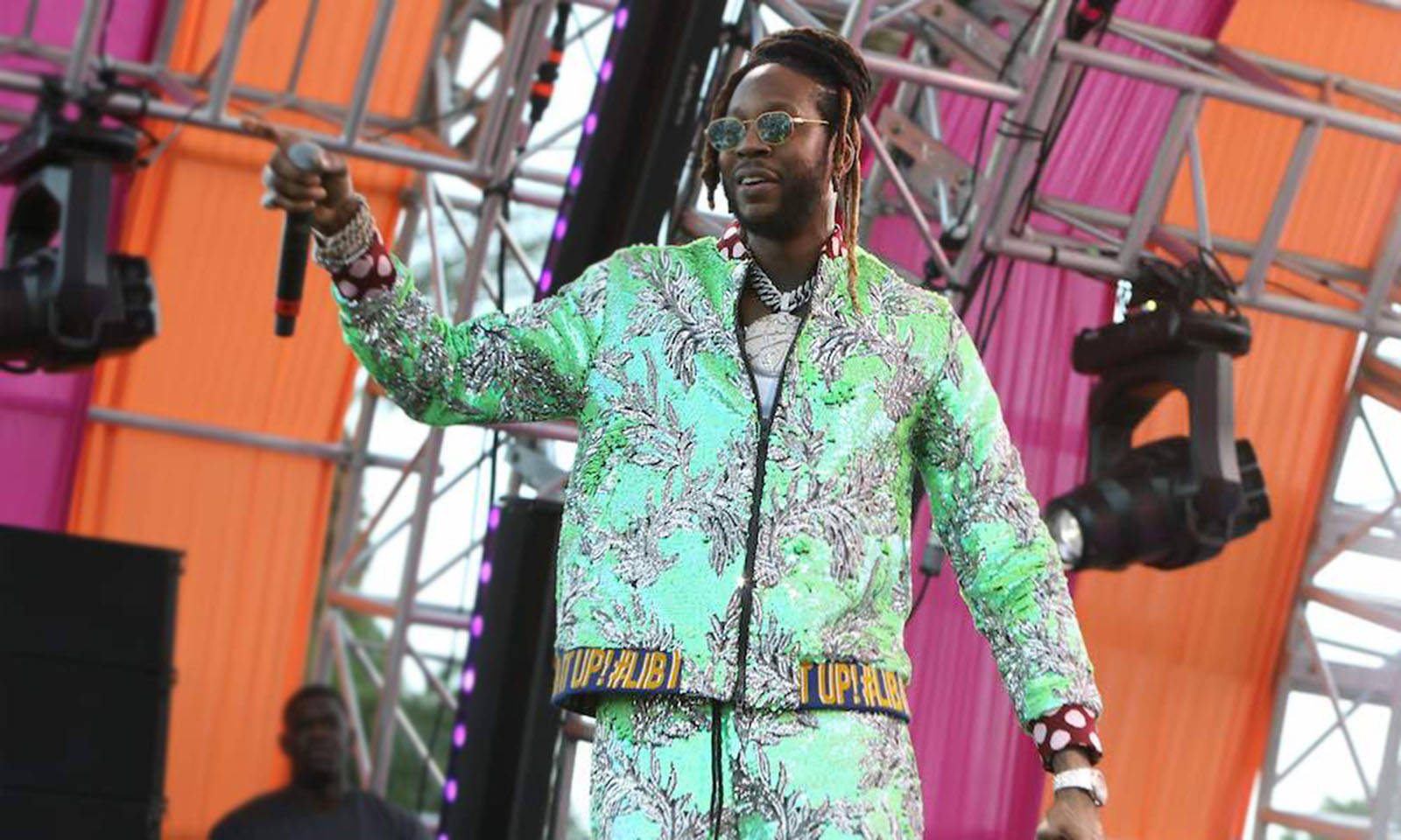2 Chainz на фестивале Revolve Обои