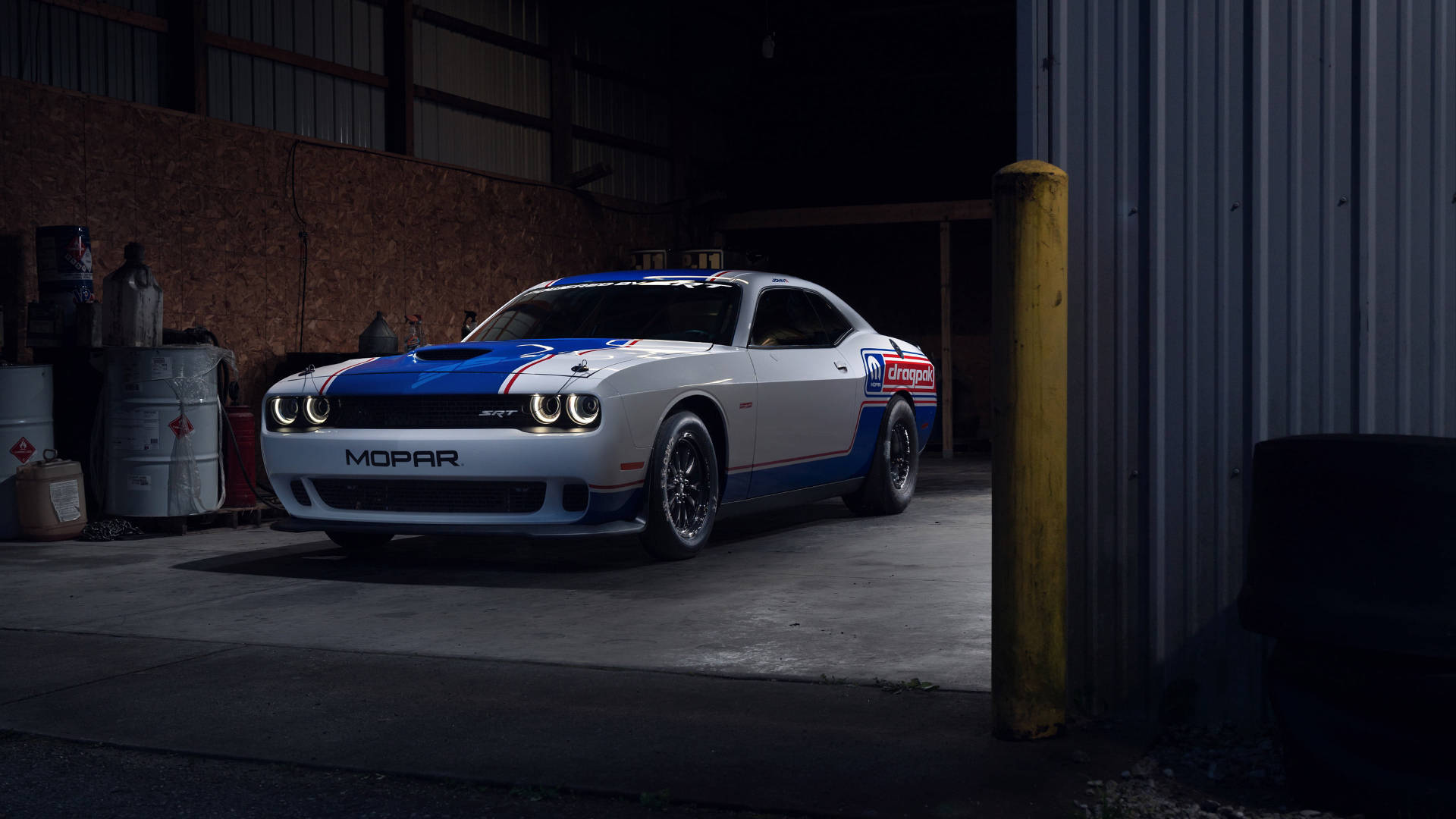 2021 Бело-синий Dodge Challenger Обои