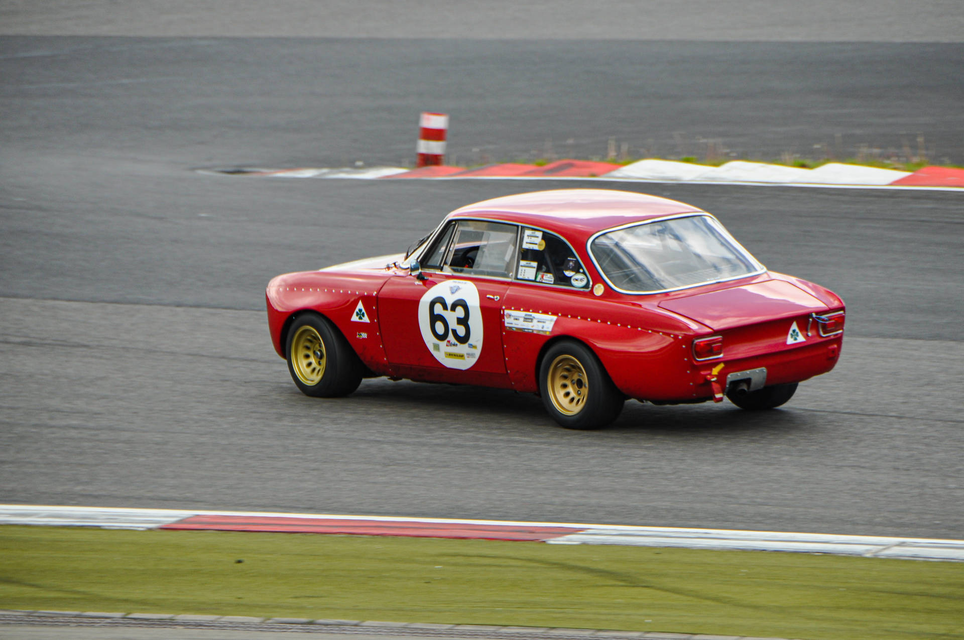 Обои с купе Alfa Romeo Giulia GTA Corsa.