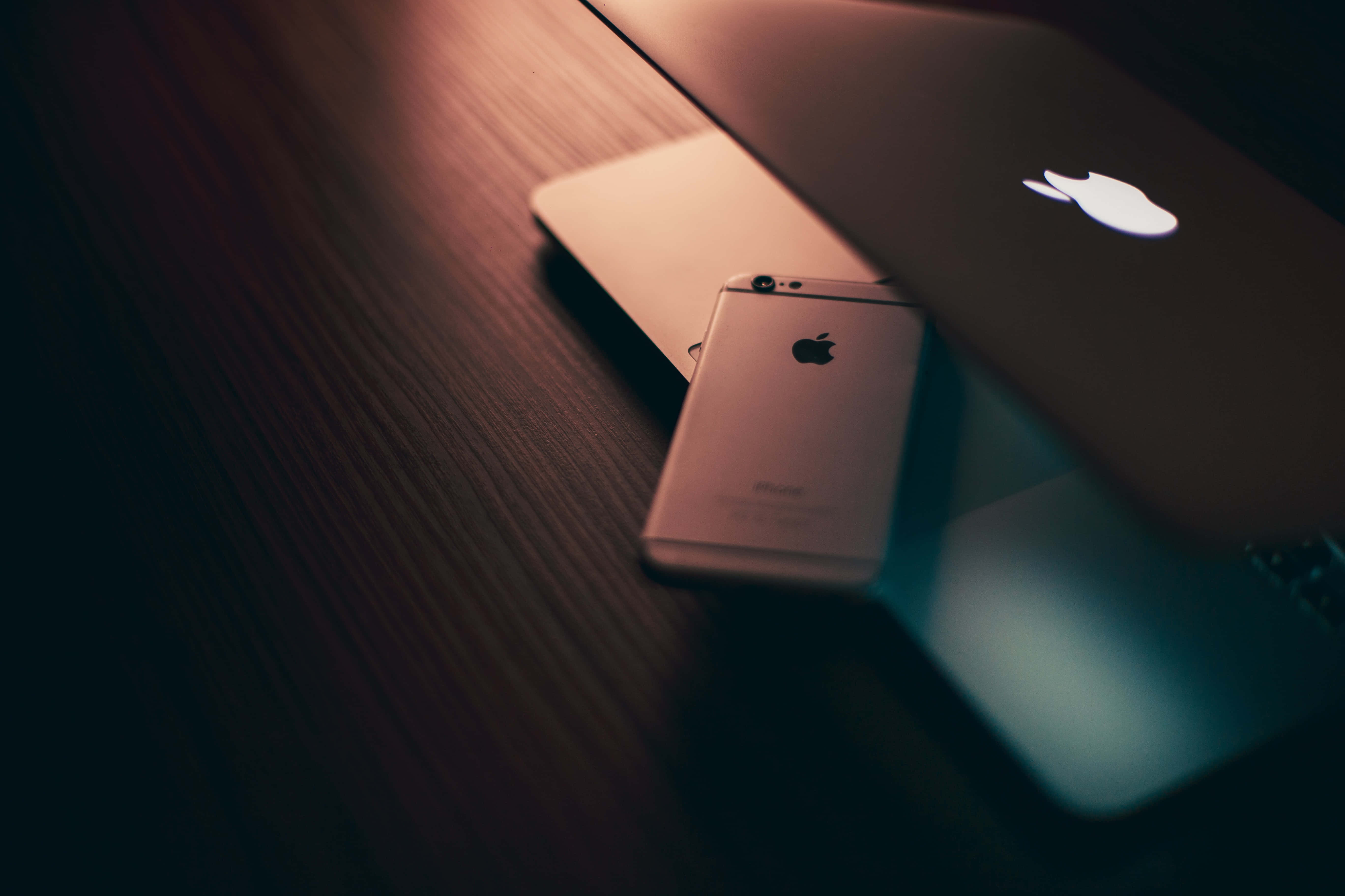 Стильный и современный ноутбук Apple MacBook Обои