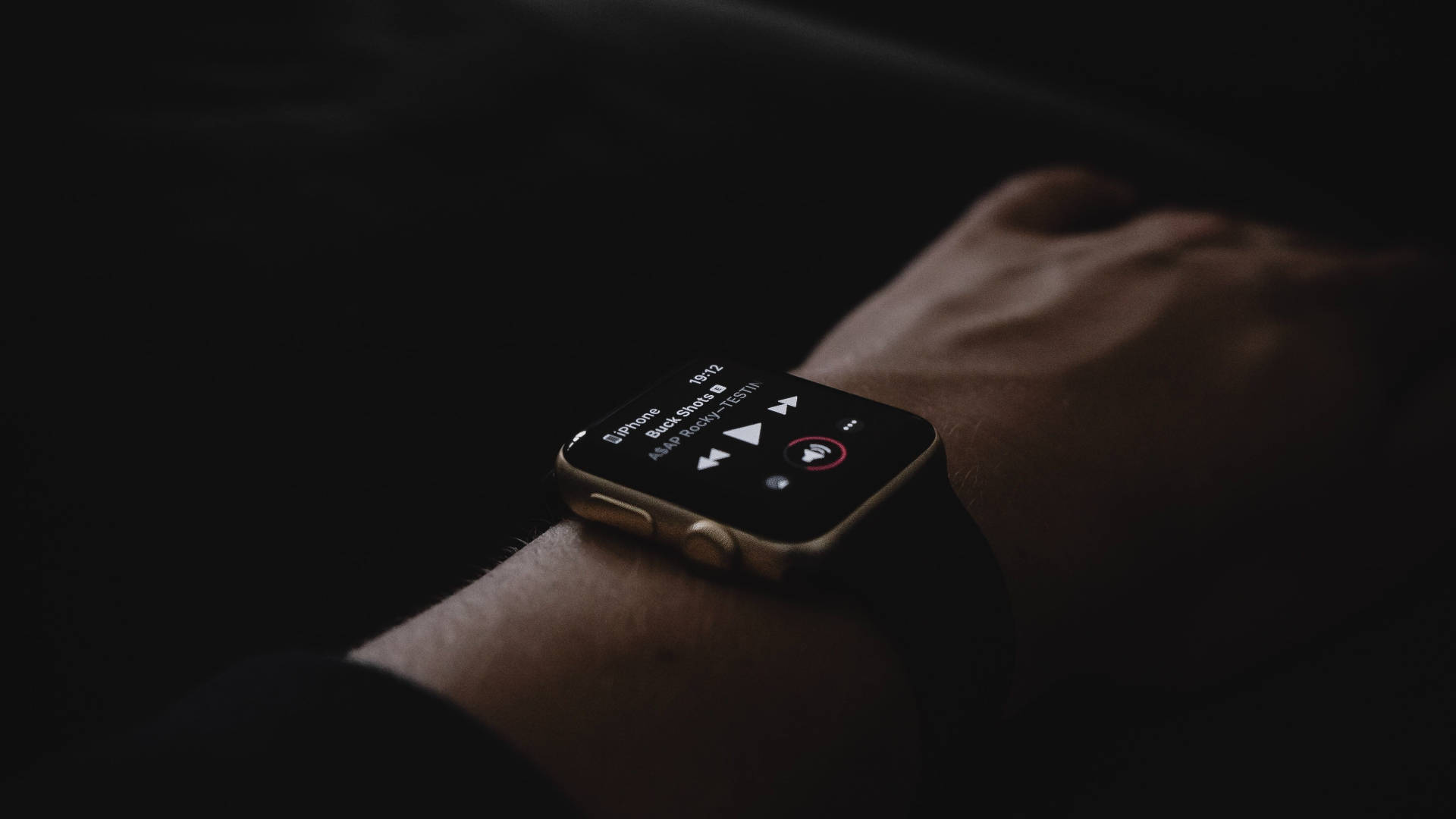 Apple Watch с чёрными как смоль ремешками Обои