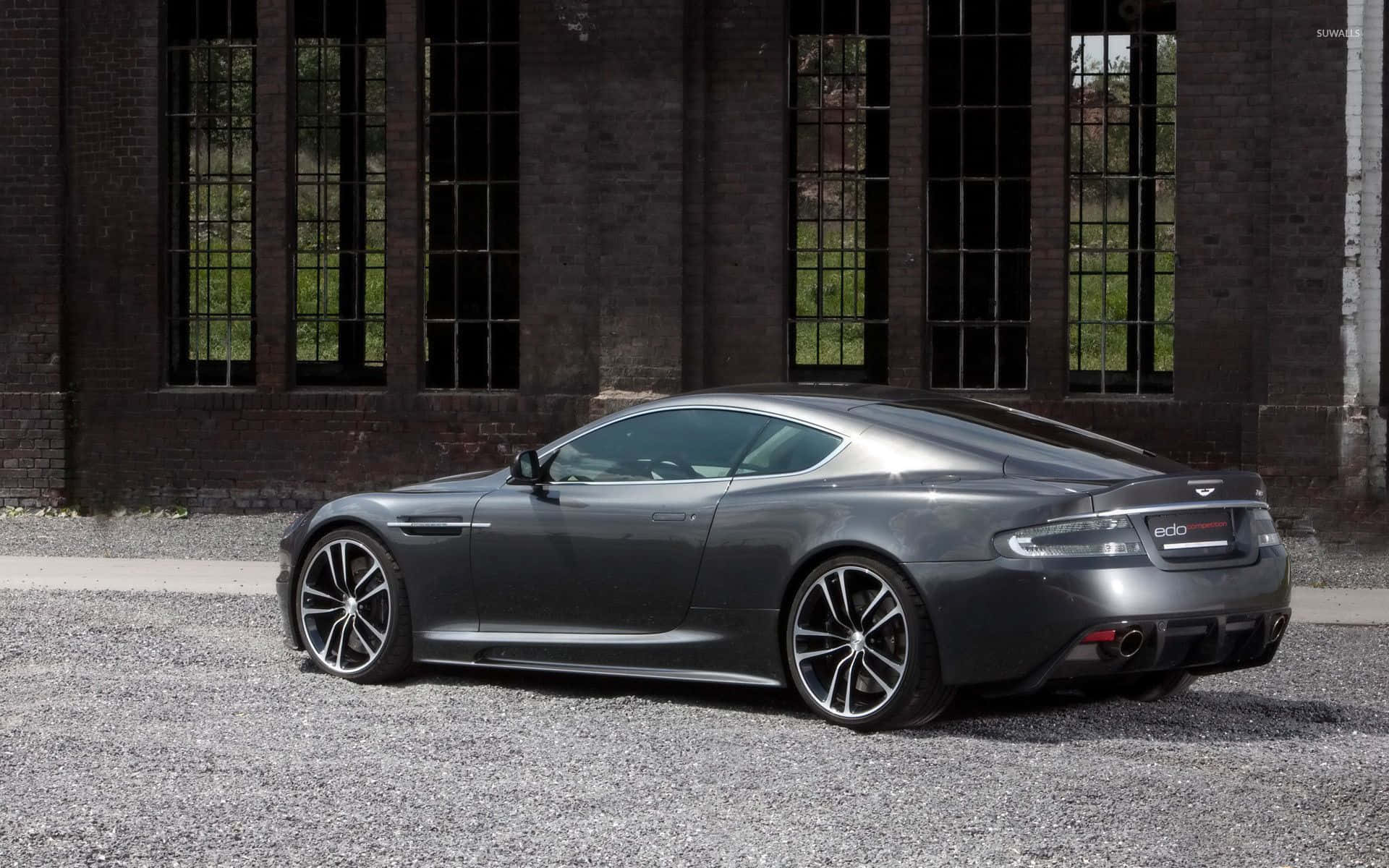 Aston Martin DB9: элегантность и мощь Обои