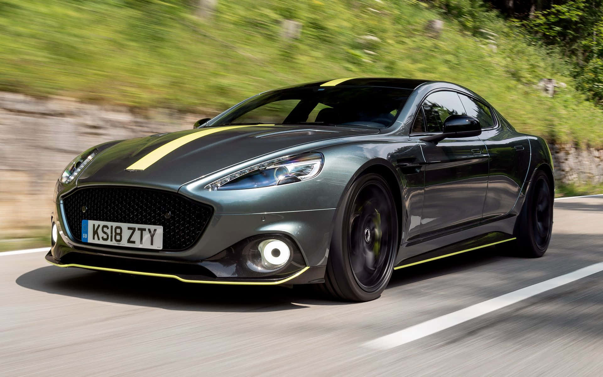 Подпись: Aston Martin Rapide S – Слияние мощи и роскоши Обои