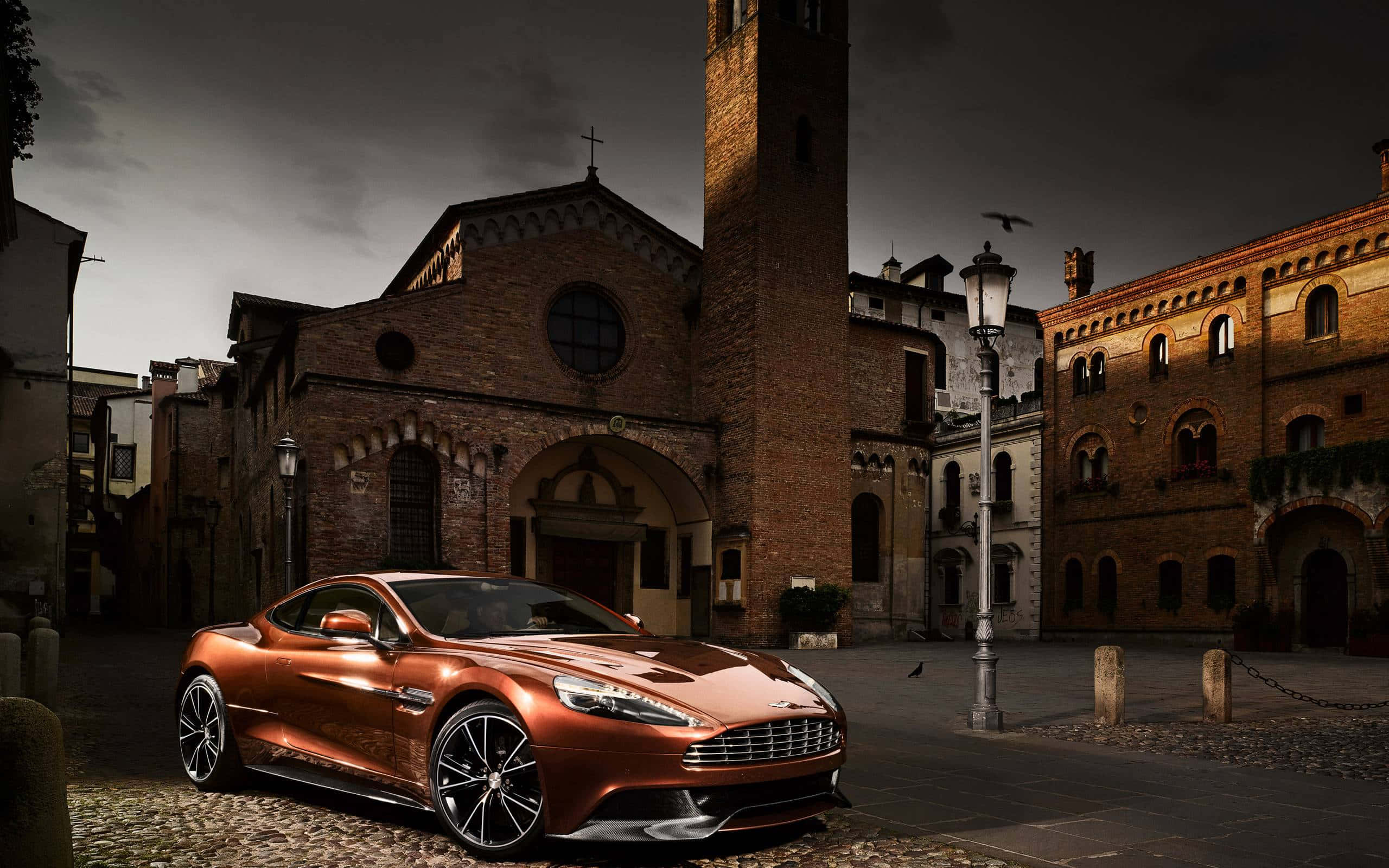 Aston Martin Vanquish: Роскошь и мощь Обои