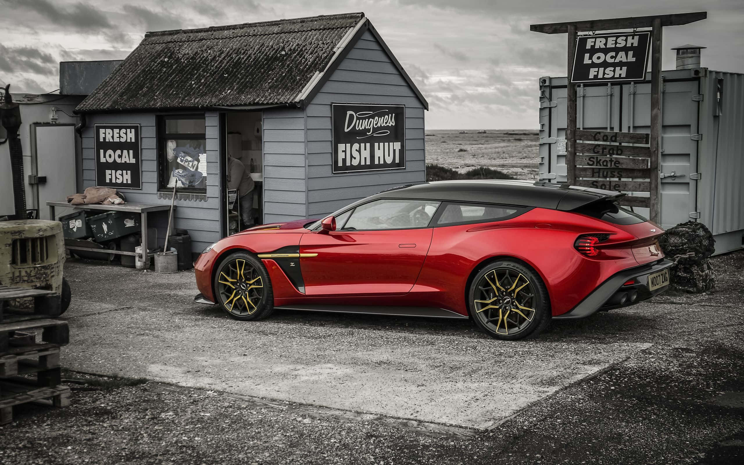 Aston Martin Vanquish на завораживающем ландшафте Обои