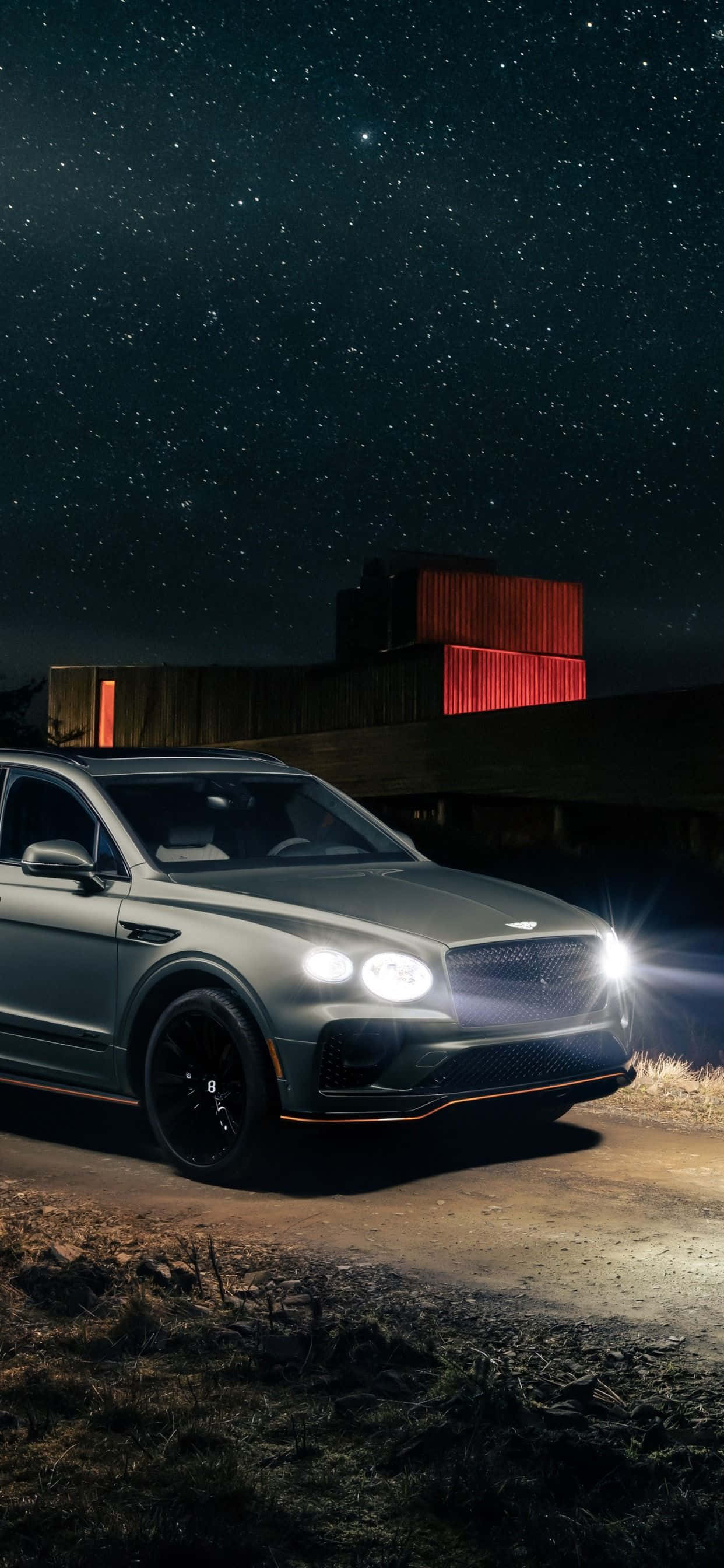 новый bentley bentayga показан ночью Обои