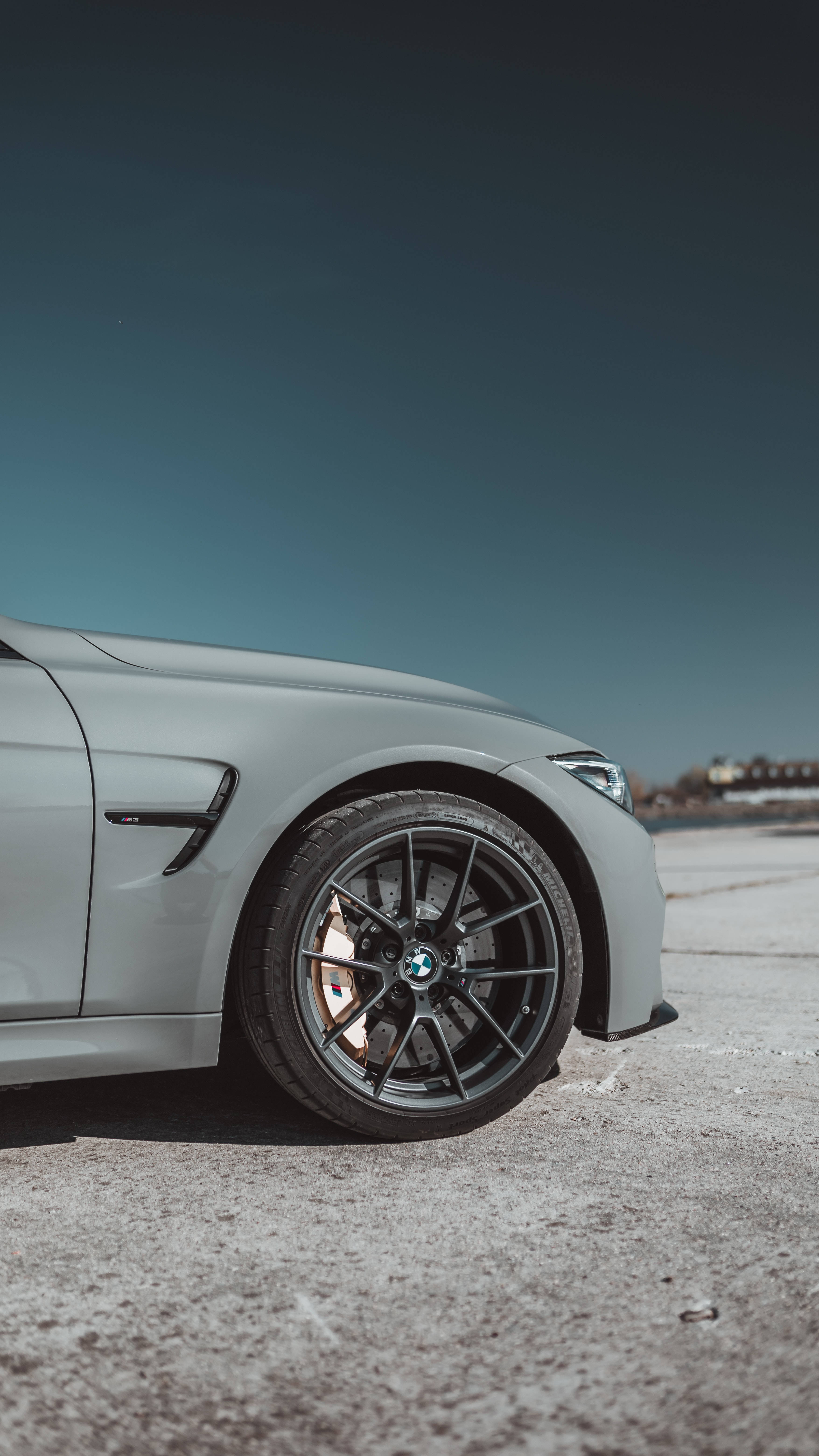 Идеальный вид серого автомобиля BMW Обои