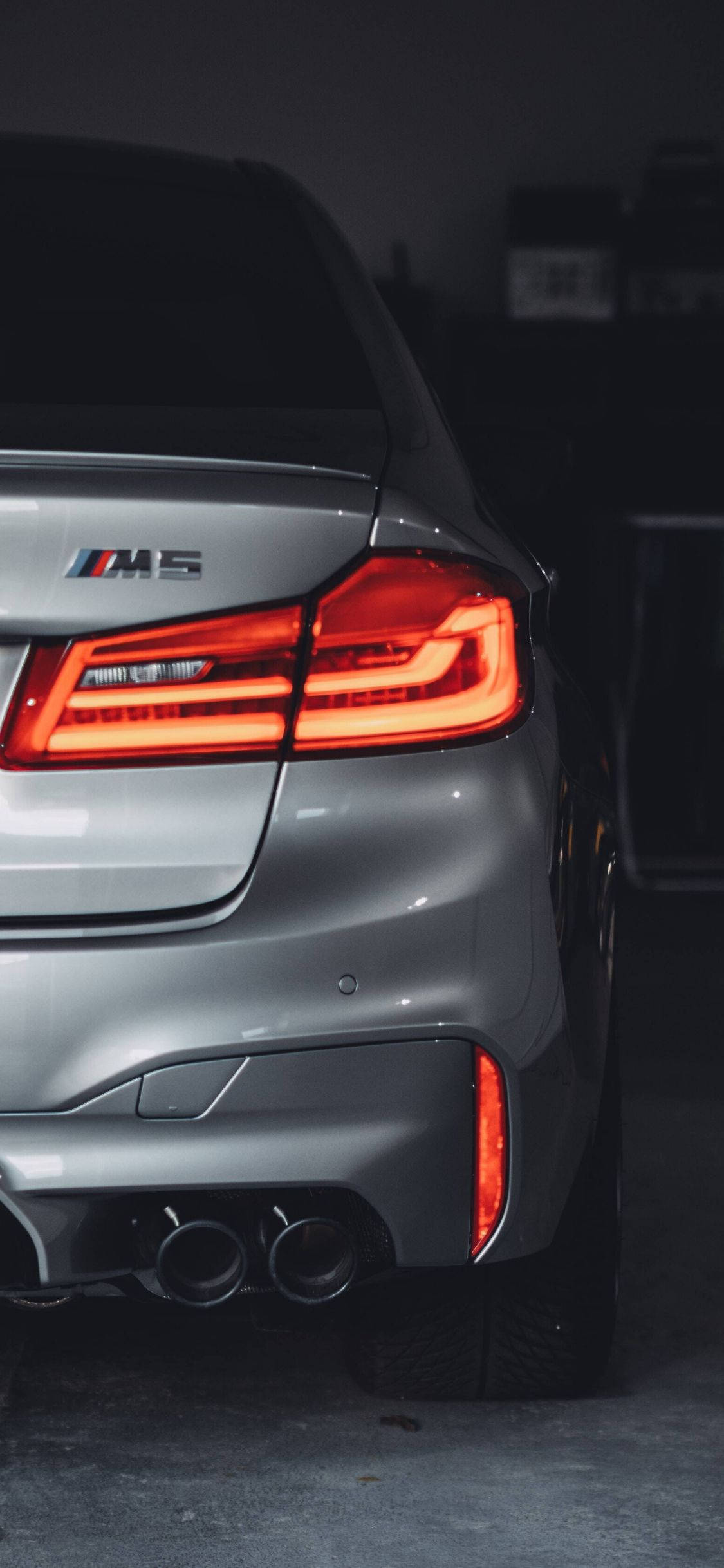 Серый BMW M5 Автомобиль iPhone Обои