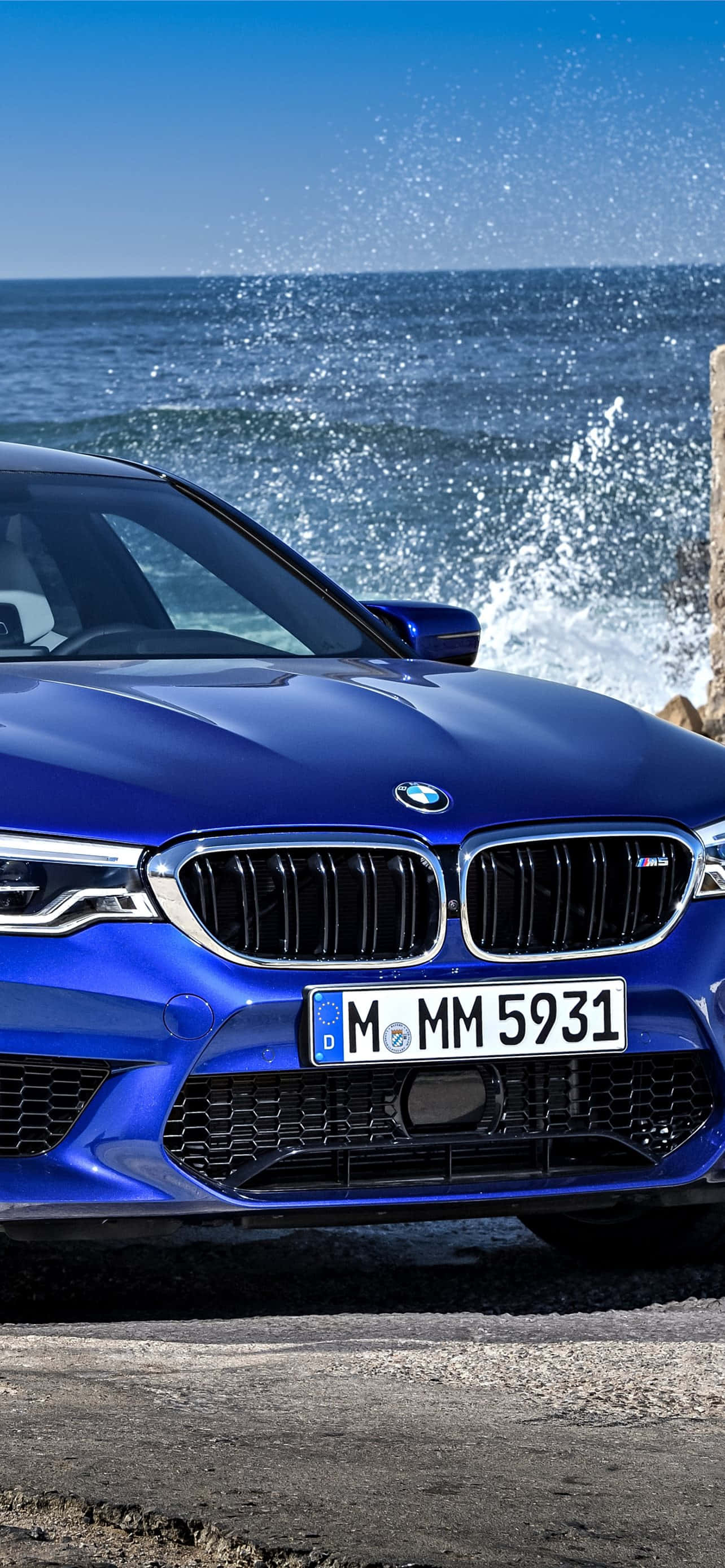 Наслаждайтесь роскошью по бюджету с BMW M5 Обои