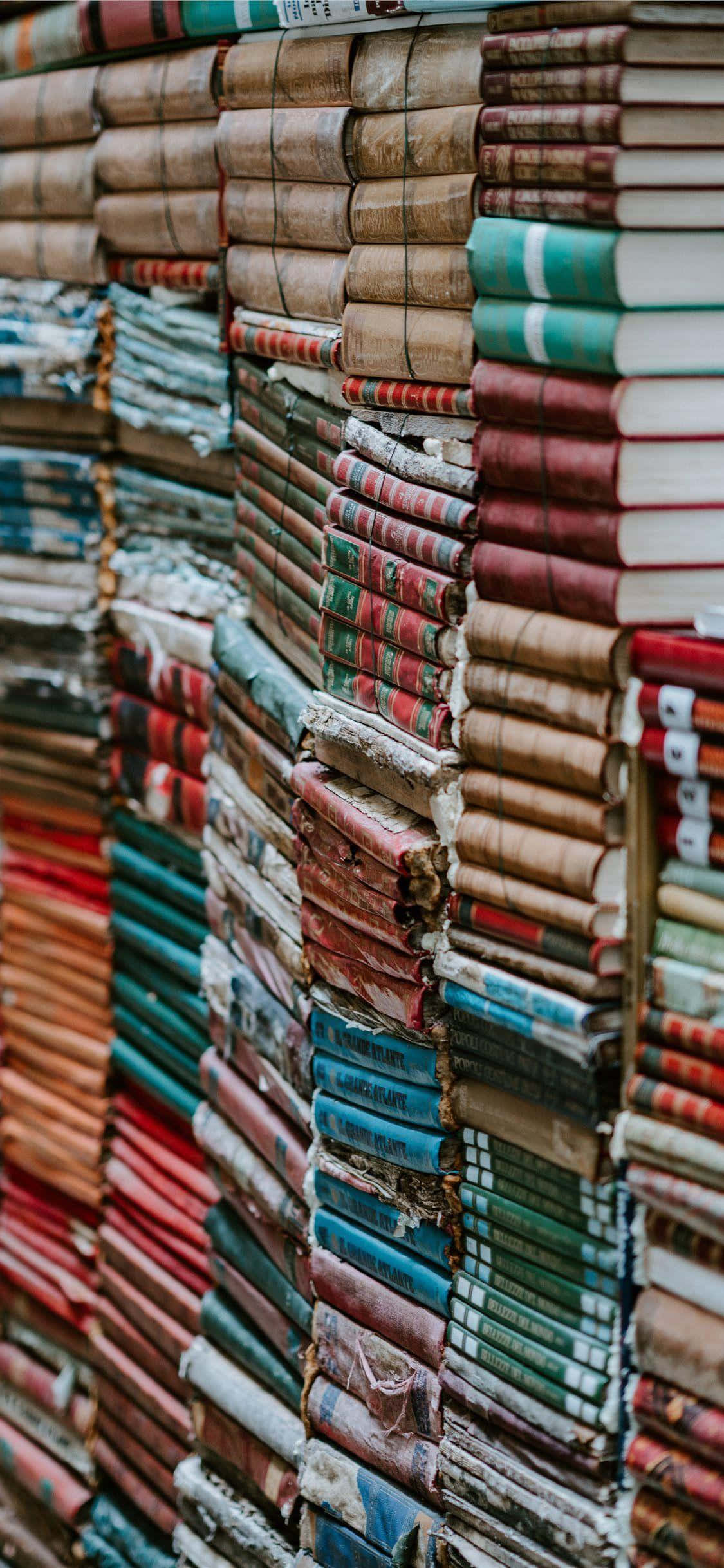 Исследуйте новые идеи с Books iPhone Обои
