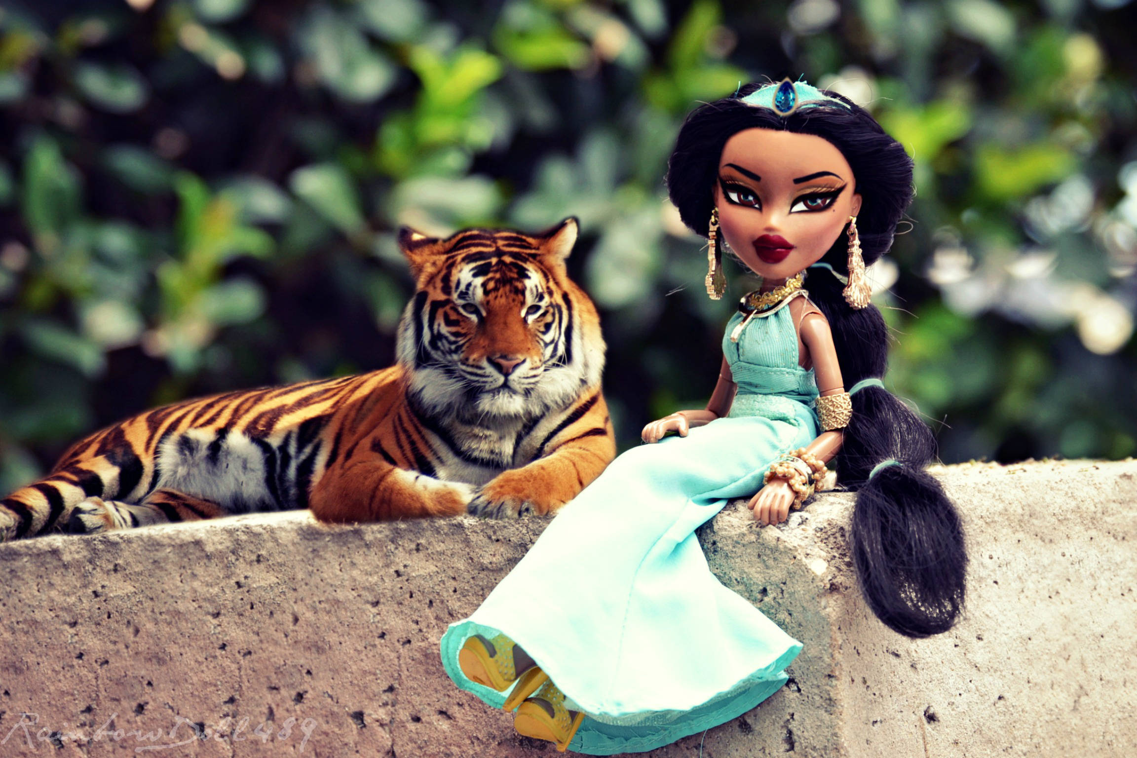 Эстетичная кукла Bratz с тигром Обои