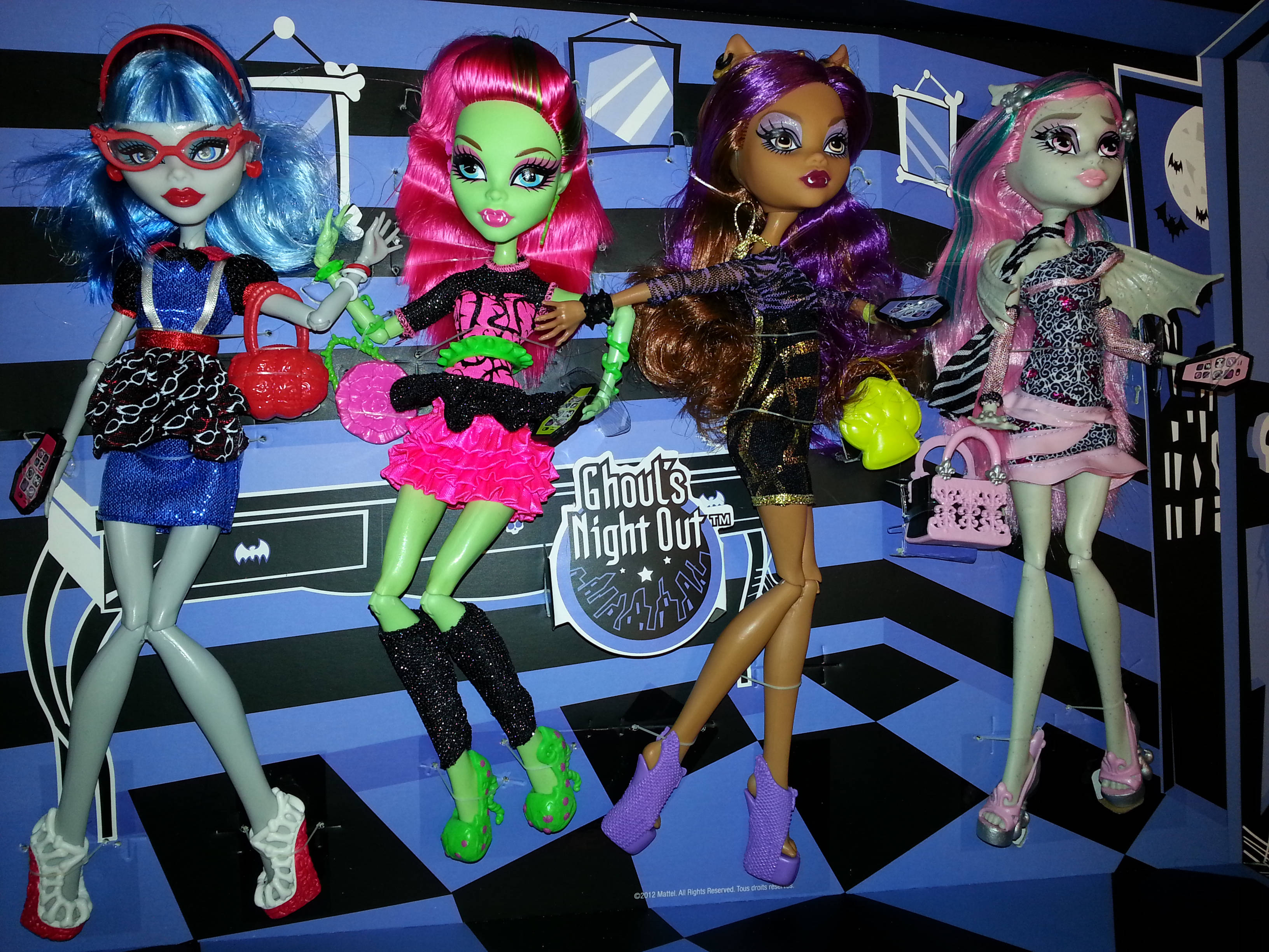 Ночь гулей в стиле Bratz Обои