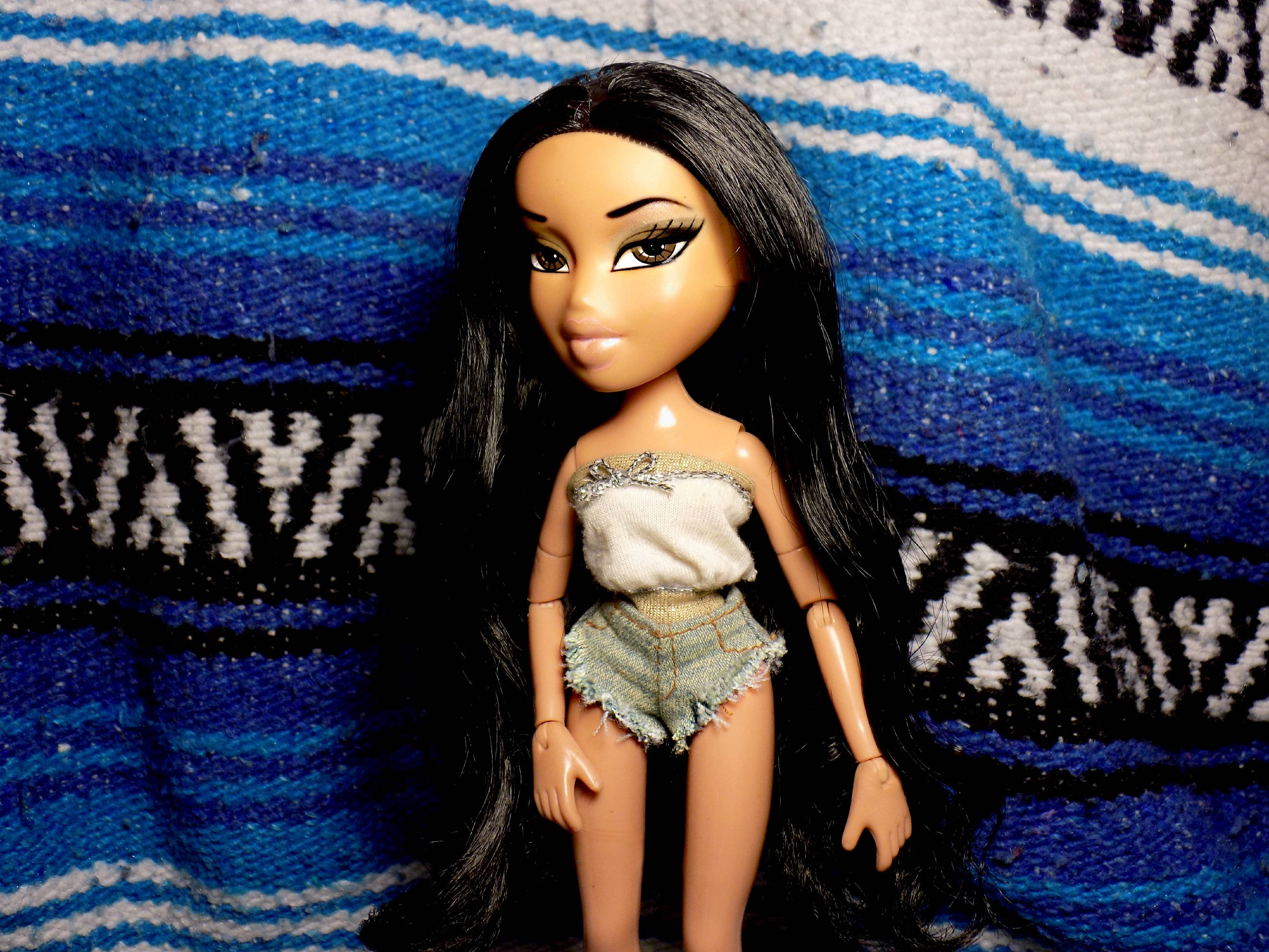 Кукла Bratz в эстетике игрушки Обои