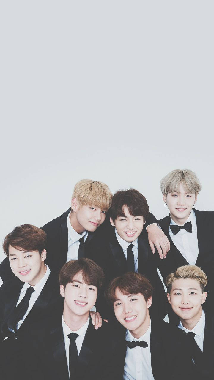 BTS в черных костюмах: производят впечатление Обои