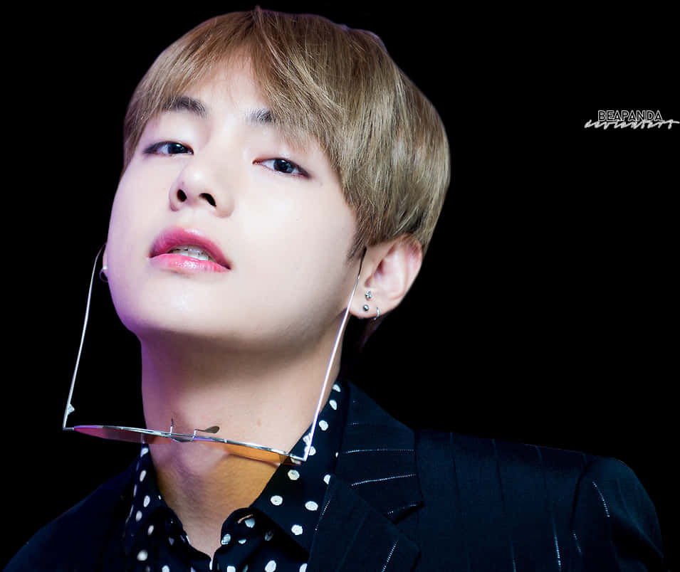 Гламурный портрет участника BTS Обои