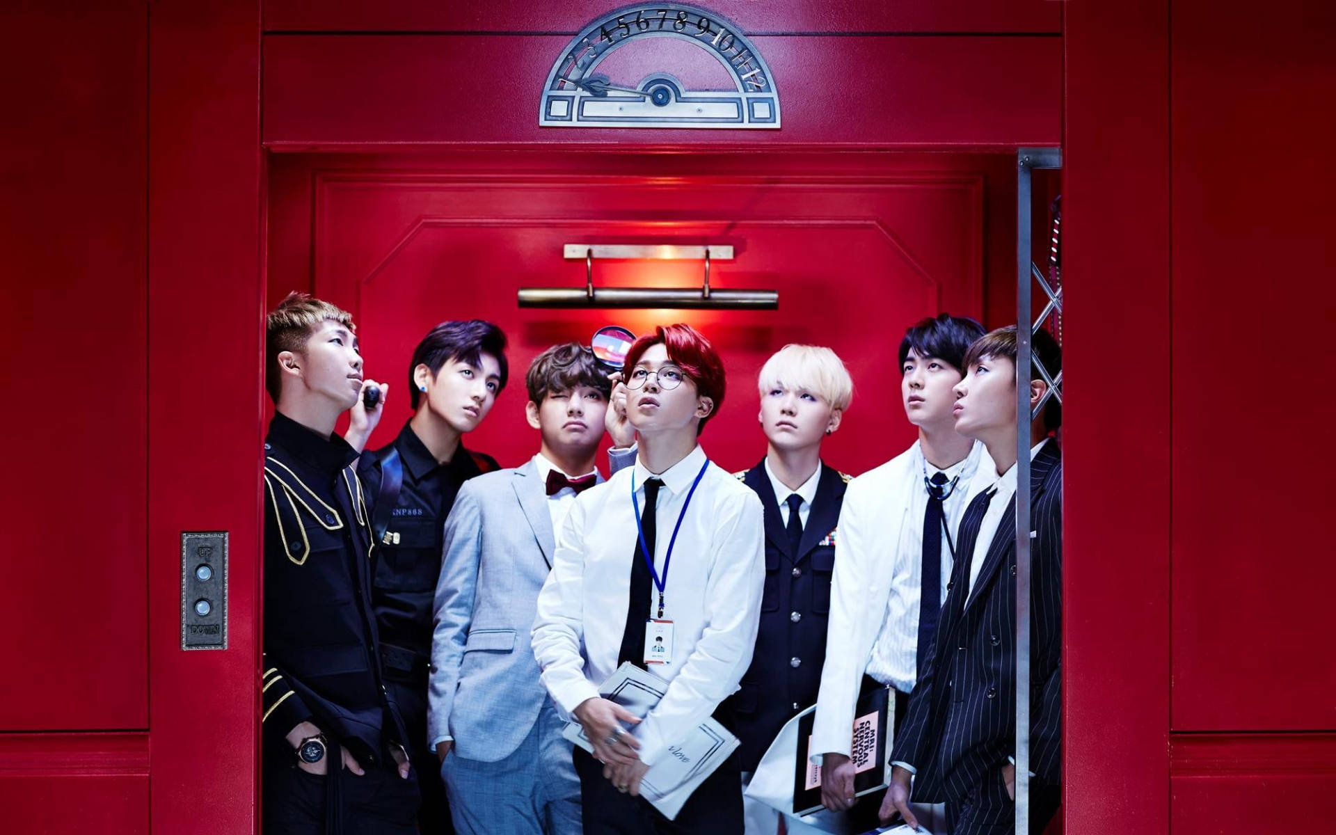 Милые BTS в красном лифте Обои