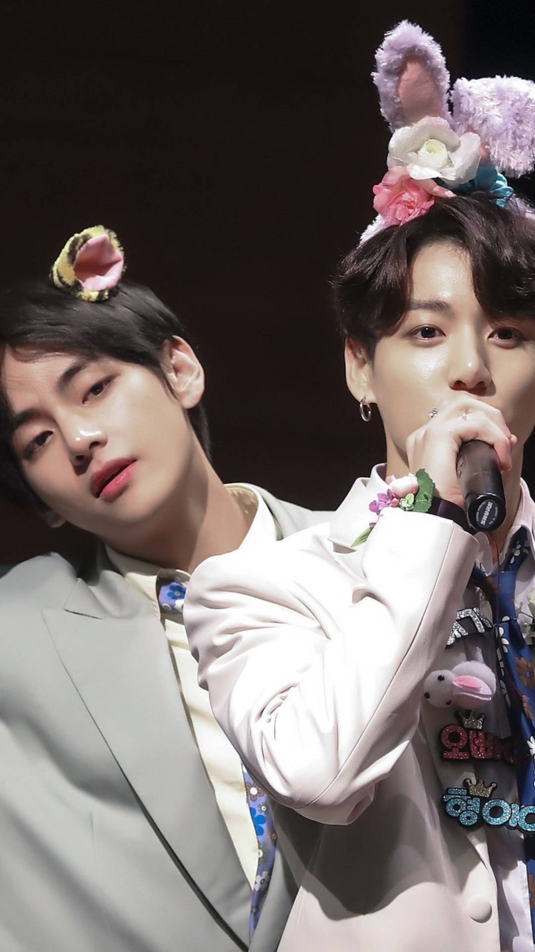 BTS V и Чонгук в милых повязках на голову Обои