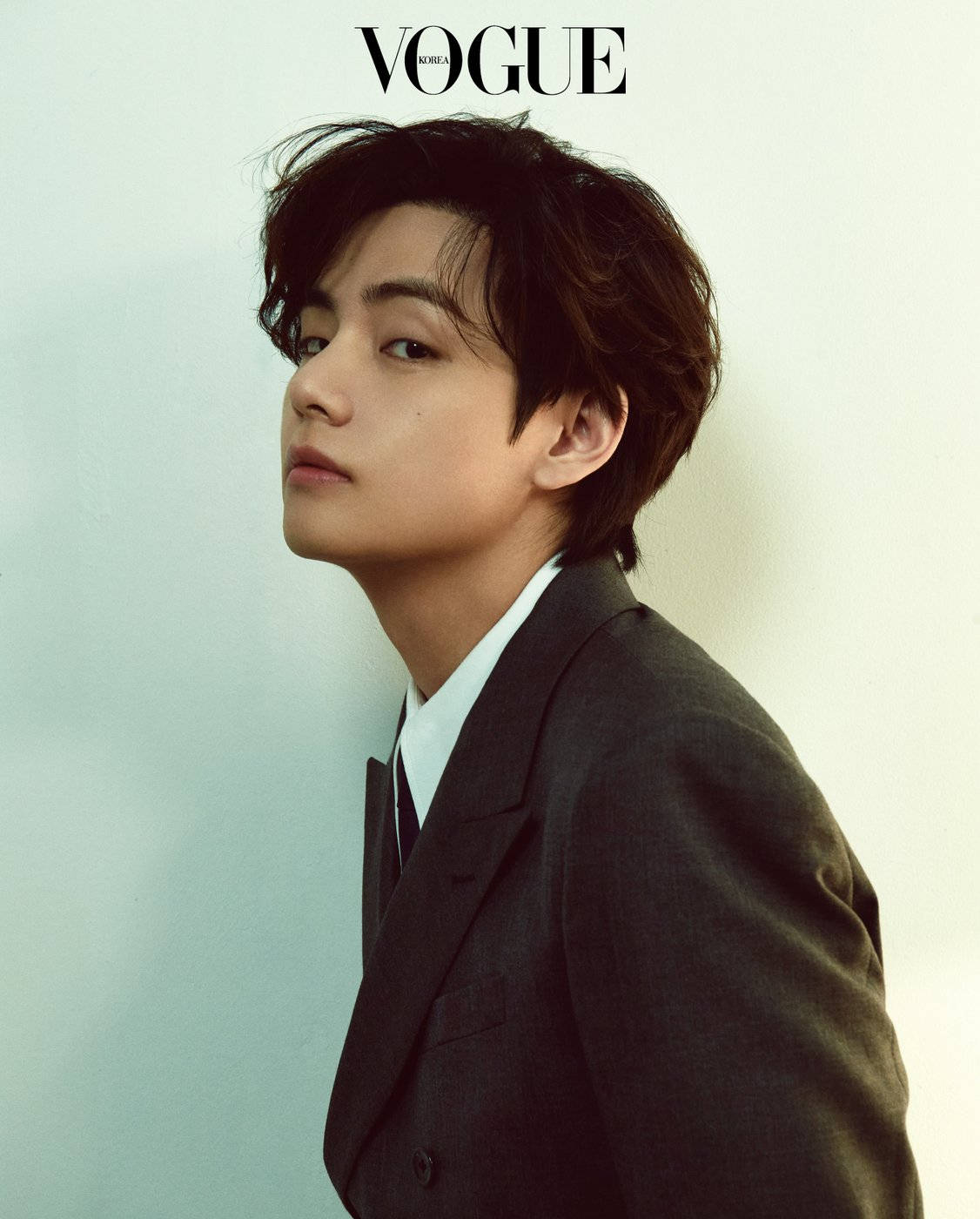 BTS V Vogue в костюме Обои