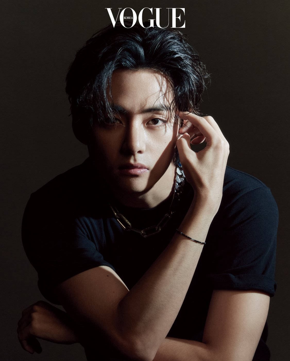 BTS V Vogue черная рубашка Обои