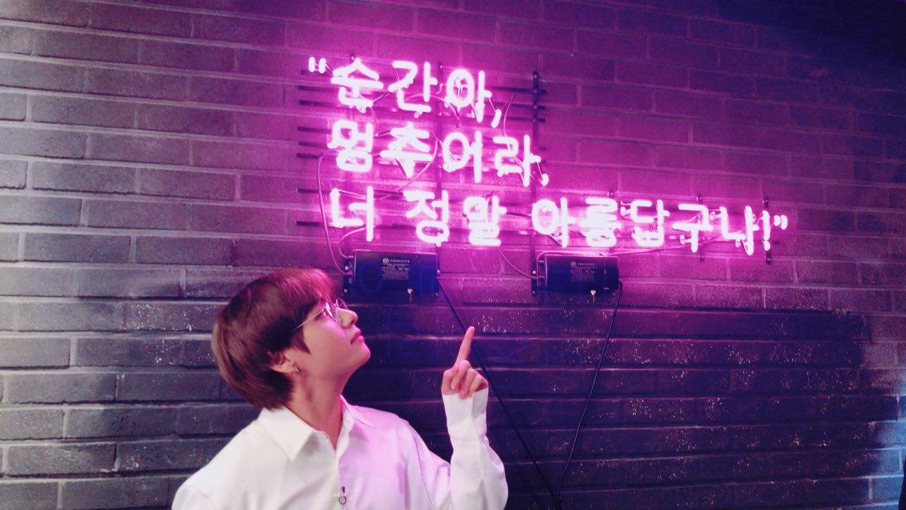 BTS V Неоновые огни эстетика Обои