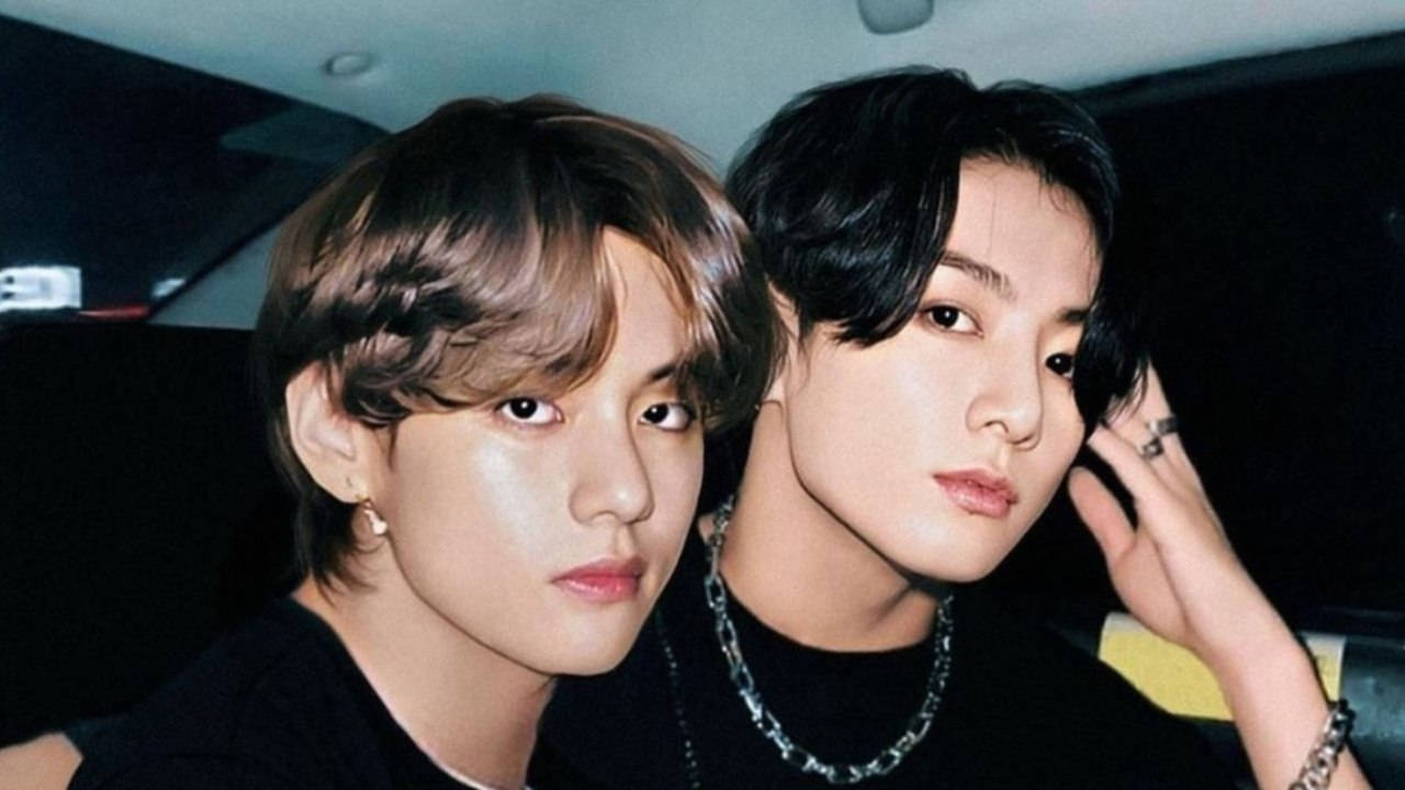 BTS V и Чонгук в машине Обои
