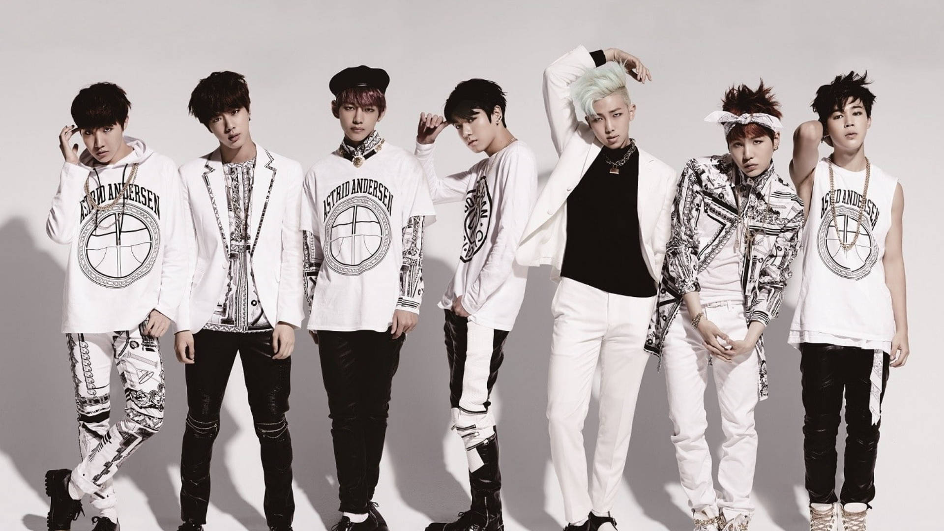 Крутой ноутбук с BTS из альбома Wake Up Обои