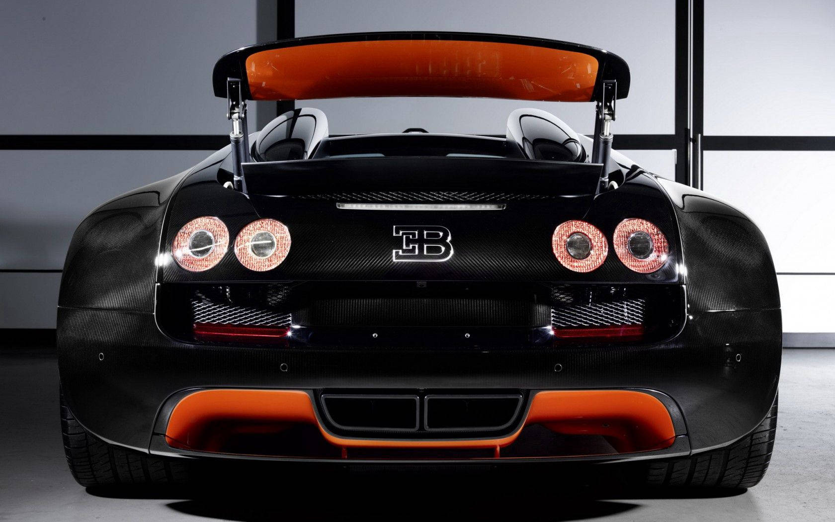 Задняя часть Bugatti Veyron Обои