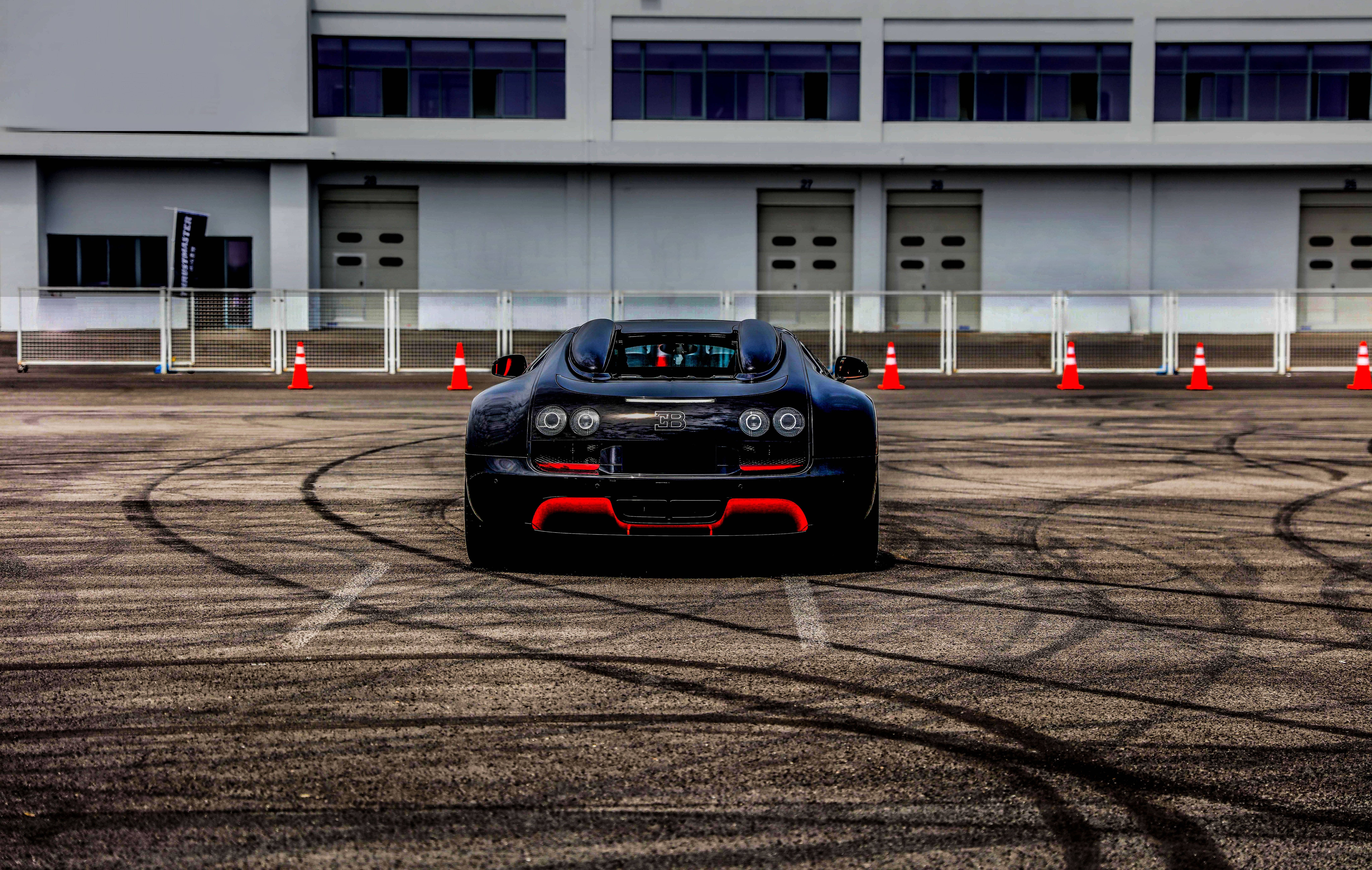 Красно-чёрная Bugatti Veyron Обои