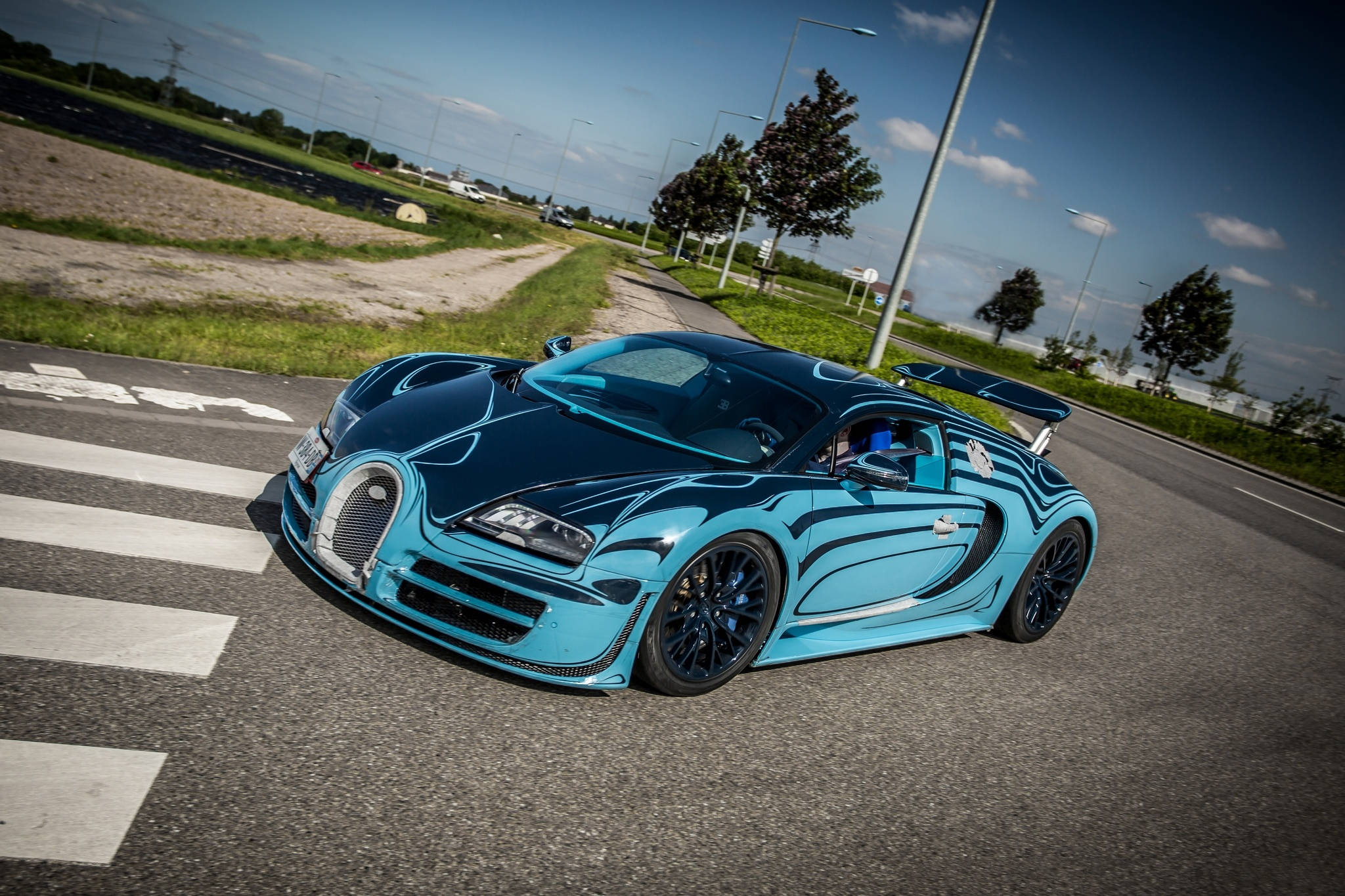 Сапфирово-синий Bugatti Veyron Обои