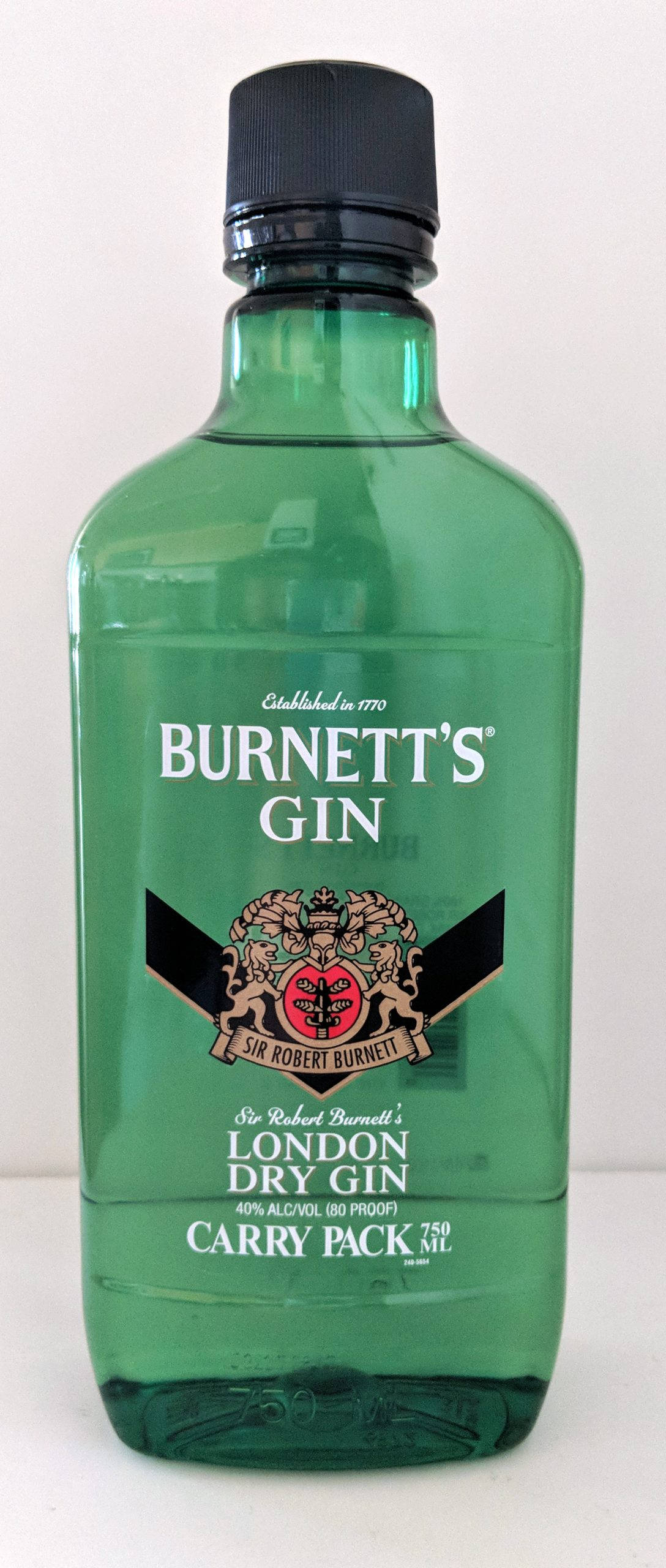 Бутылка Burnett's Gin в упаковке Carry Pack Обои