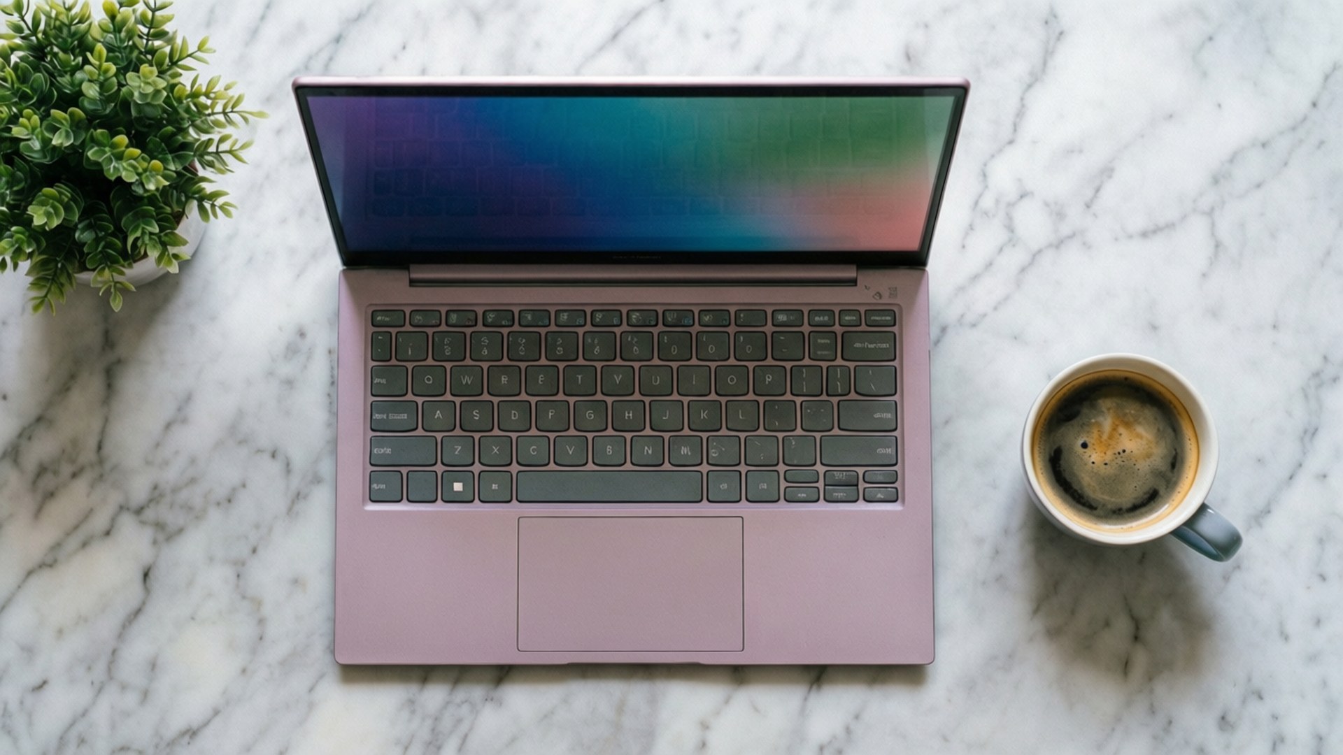 Рабочее место с Chromebook сверху Обои