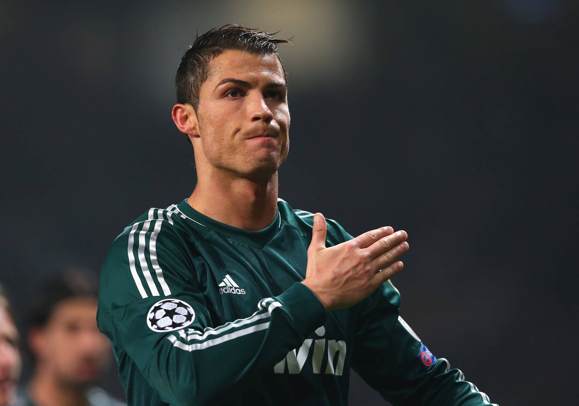 CR7 в зеленой форме