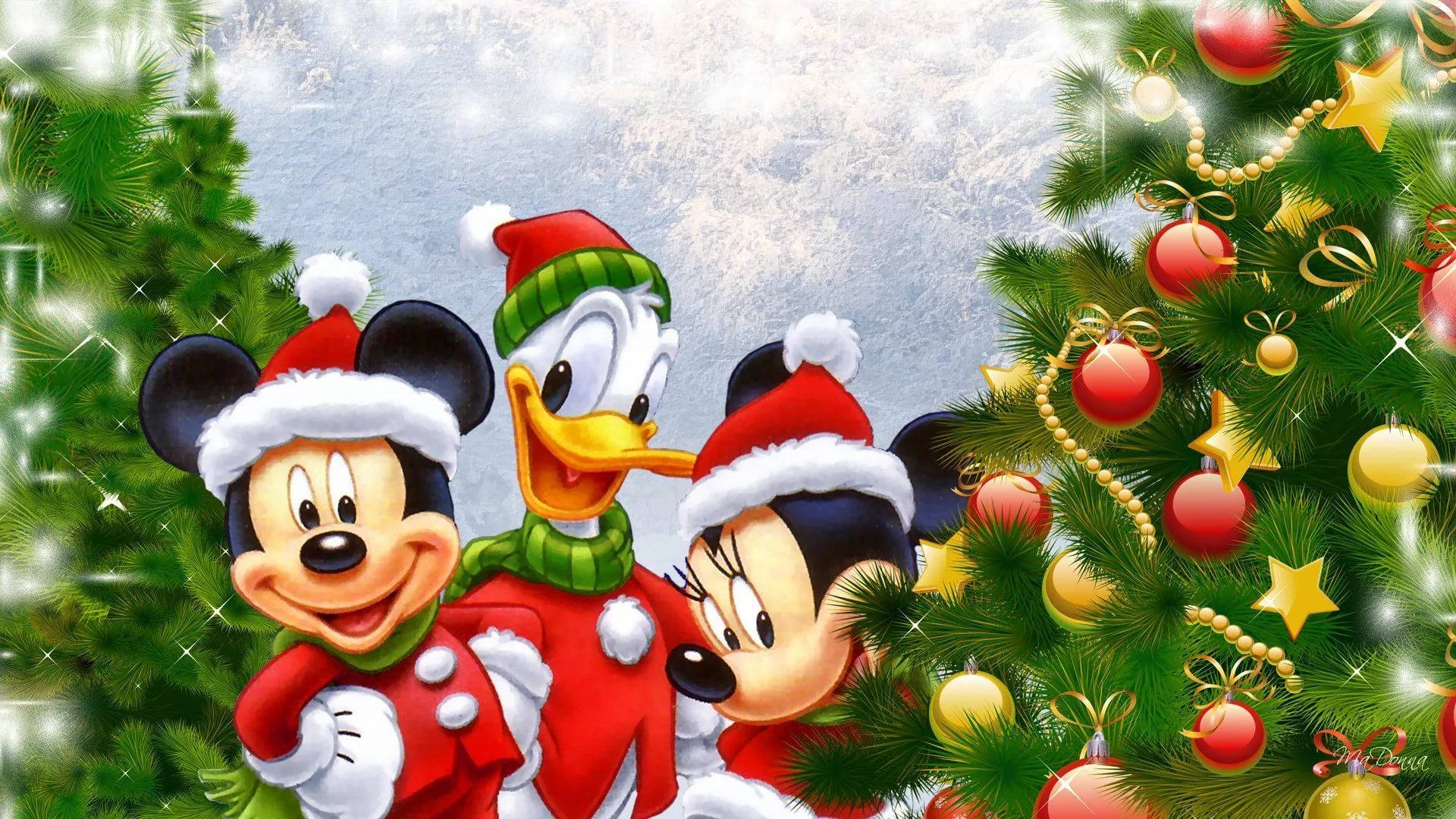 Disney 1920x1080 HD Микки Маус и друзья возле рождественских елок Обои