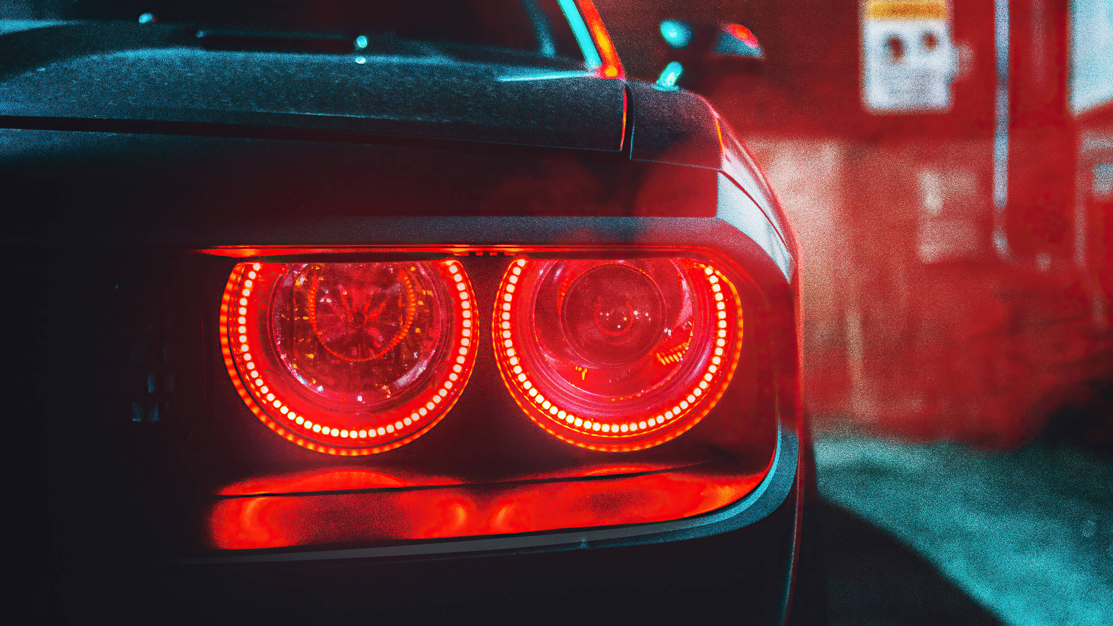 Мощь и элегантность — черный Dodge Challenger Demon 4K с яркими красными задними фонарями. Обои
