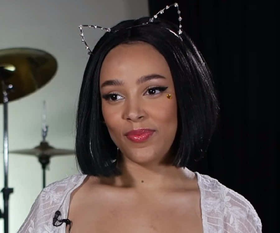 Doja Cat Готова к полету Обои