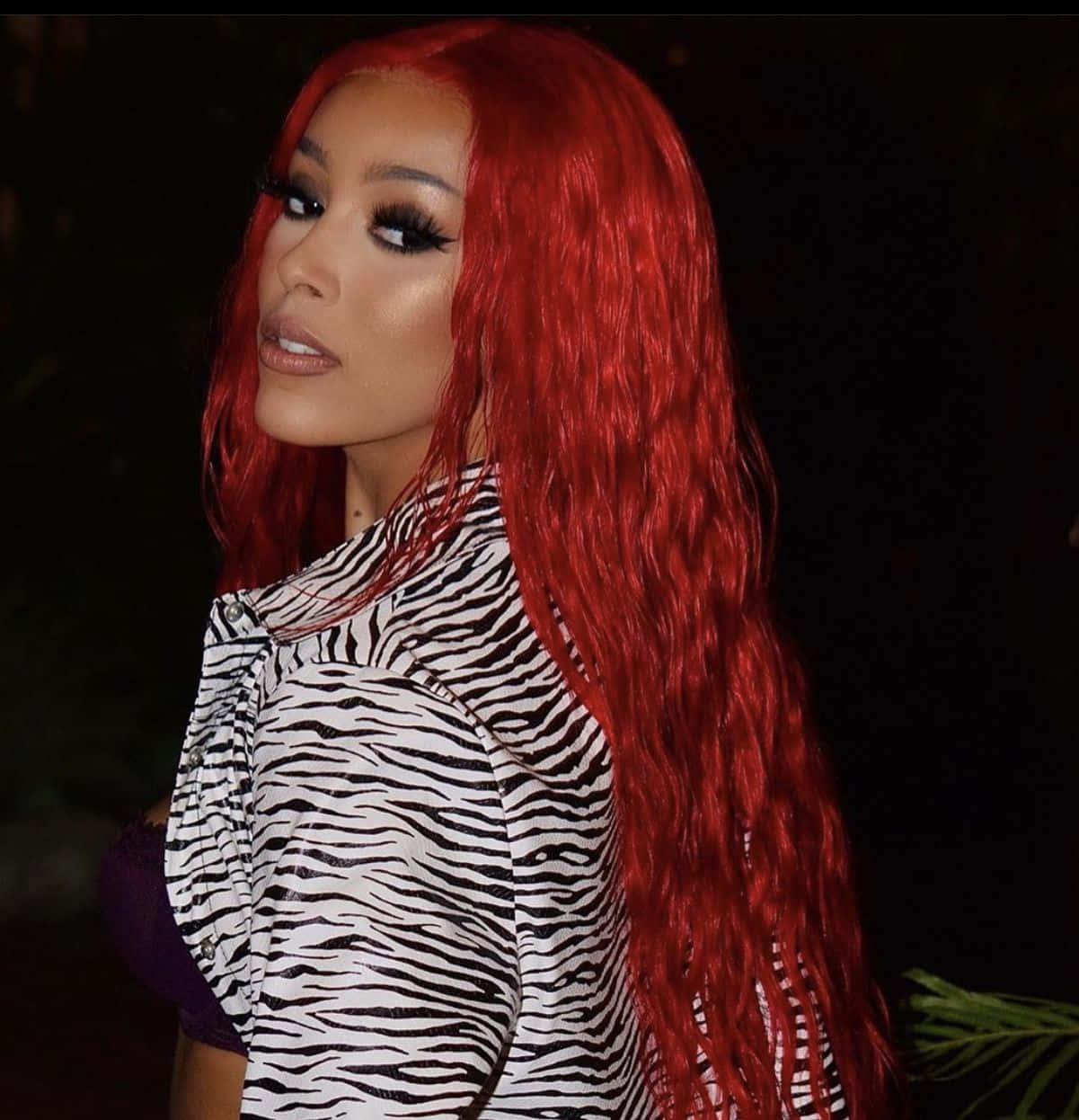 Смешивая хип-хоп с поп-музыкой, Doja Cat прорвалась в мейнстримные чарты. Обои