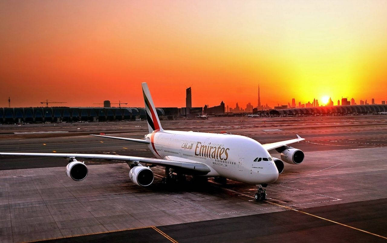 Emirates A380 и живописный закат Обои