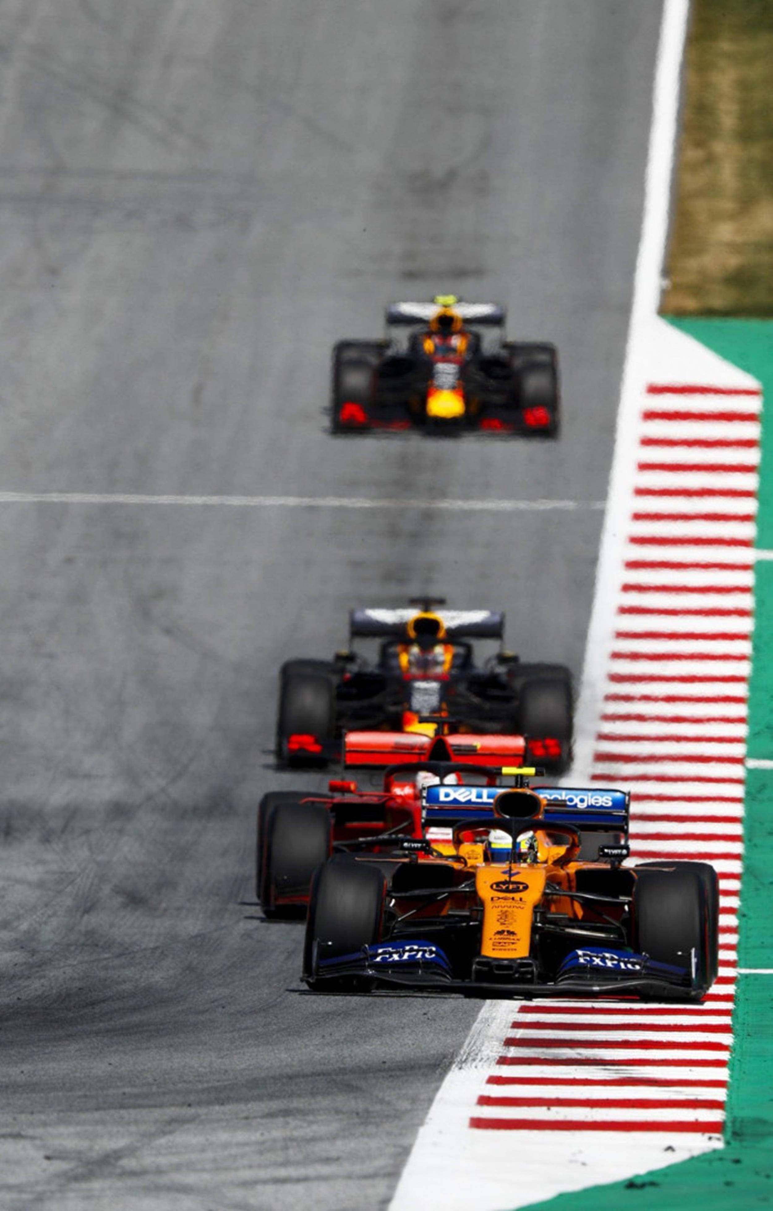 Острота скорости - F1 Phone в действии Обои