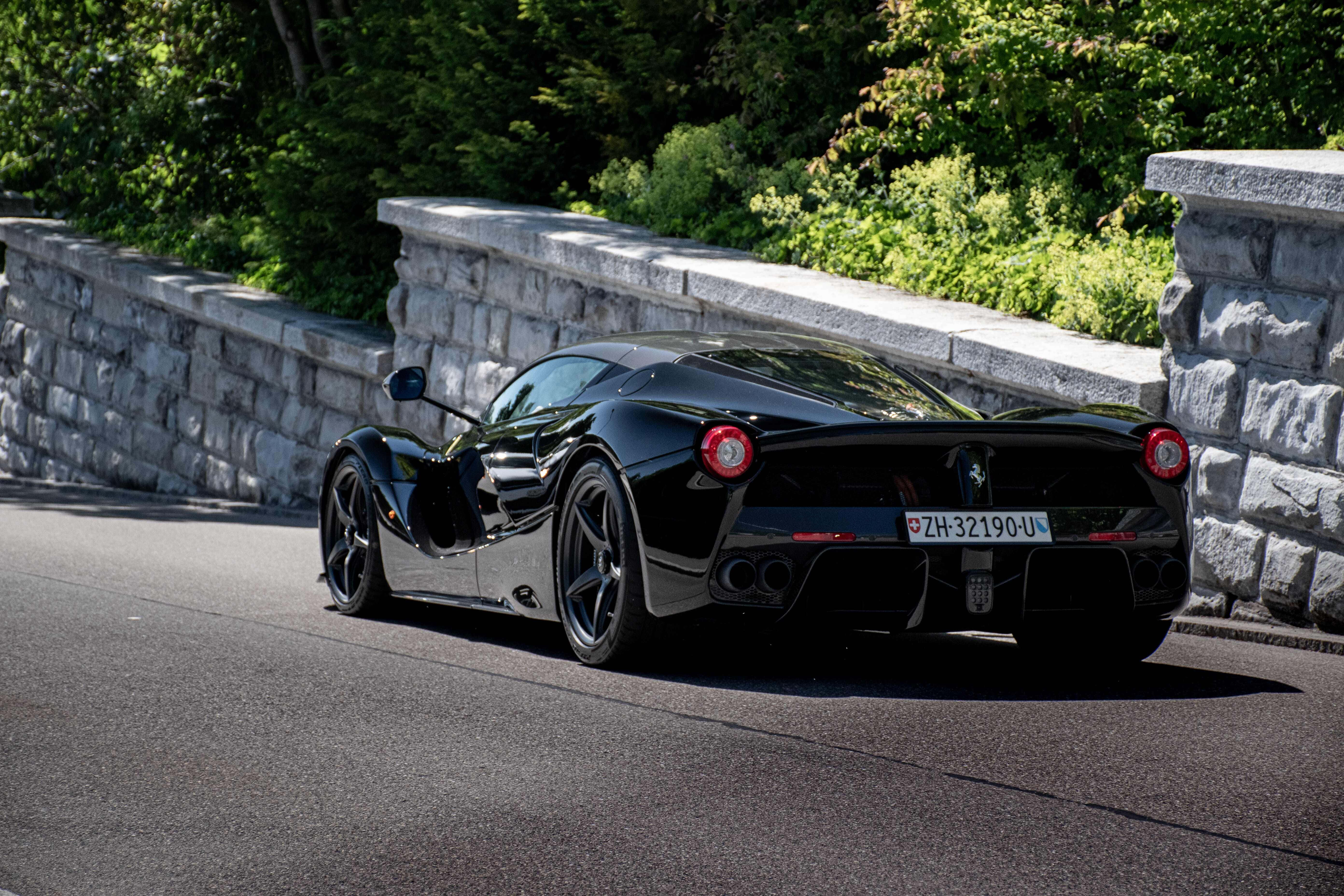 Мощная и роскошная: Ferrari Обои