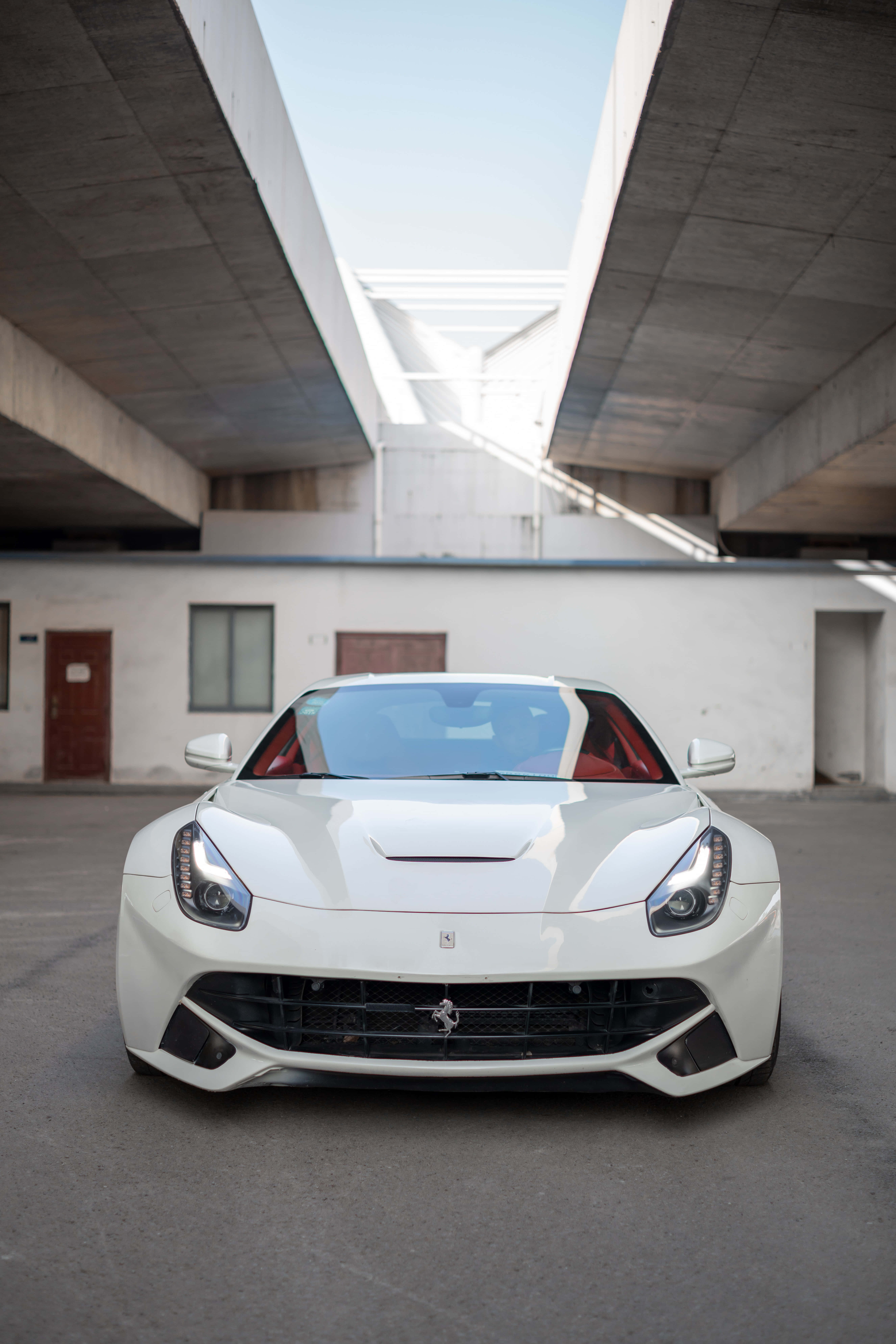 Изысканная мощь Ferrari Обои