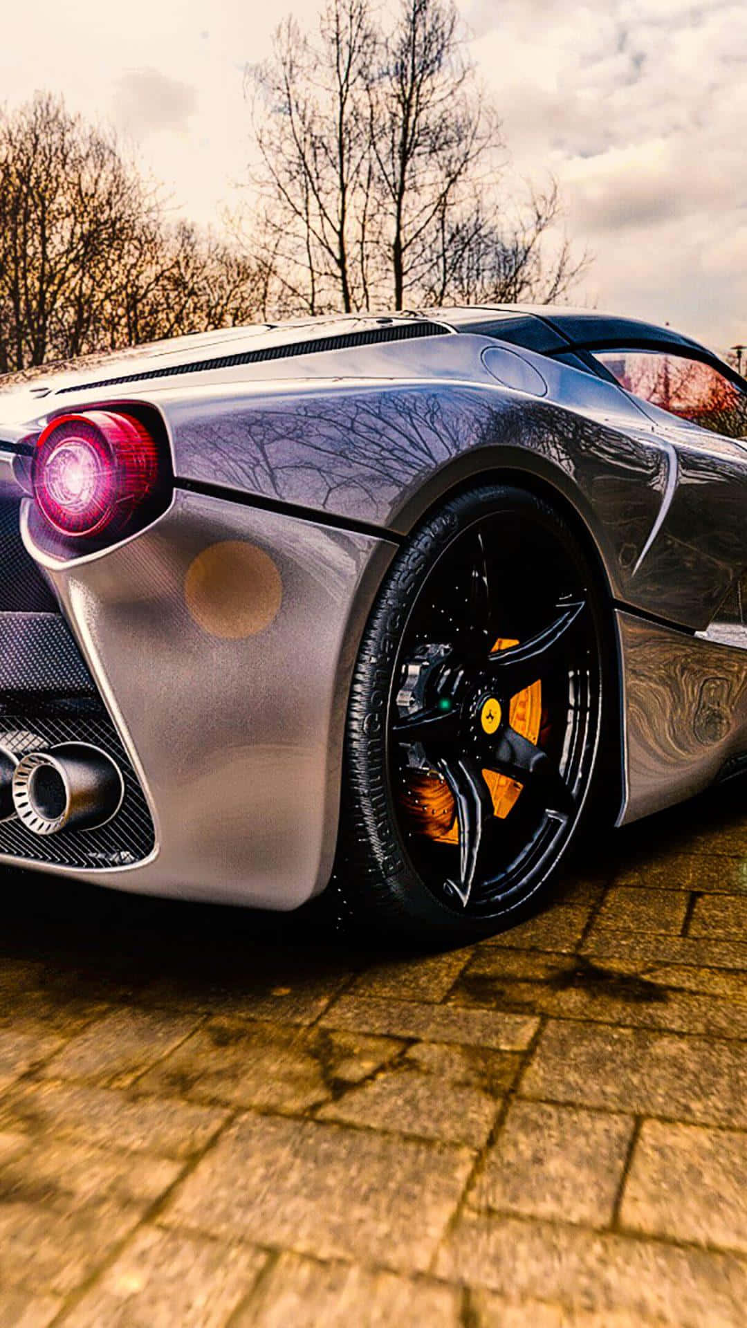 Серебристый дорогой Ferrari Обои