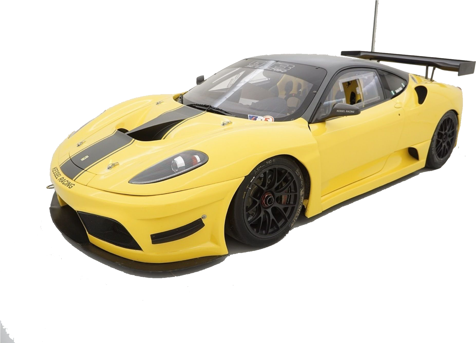 Желтый гоночный Ferrari в профиль Обои