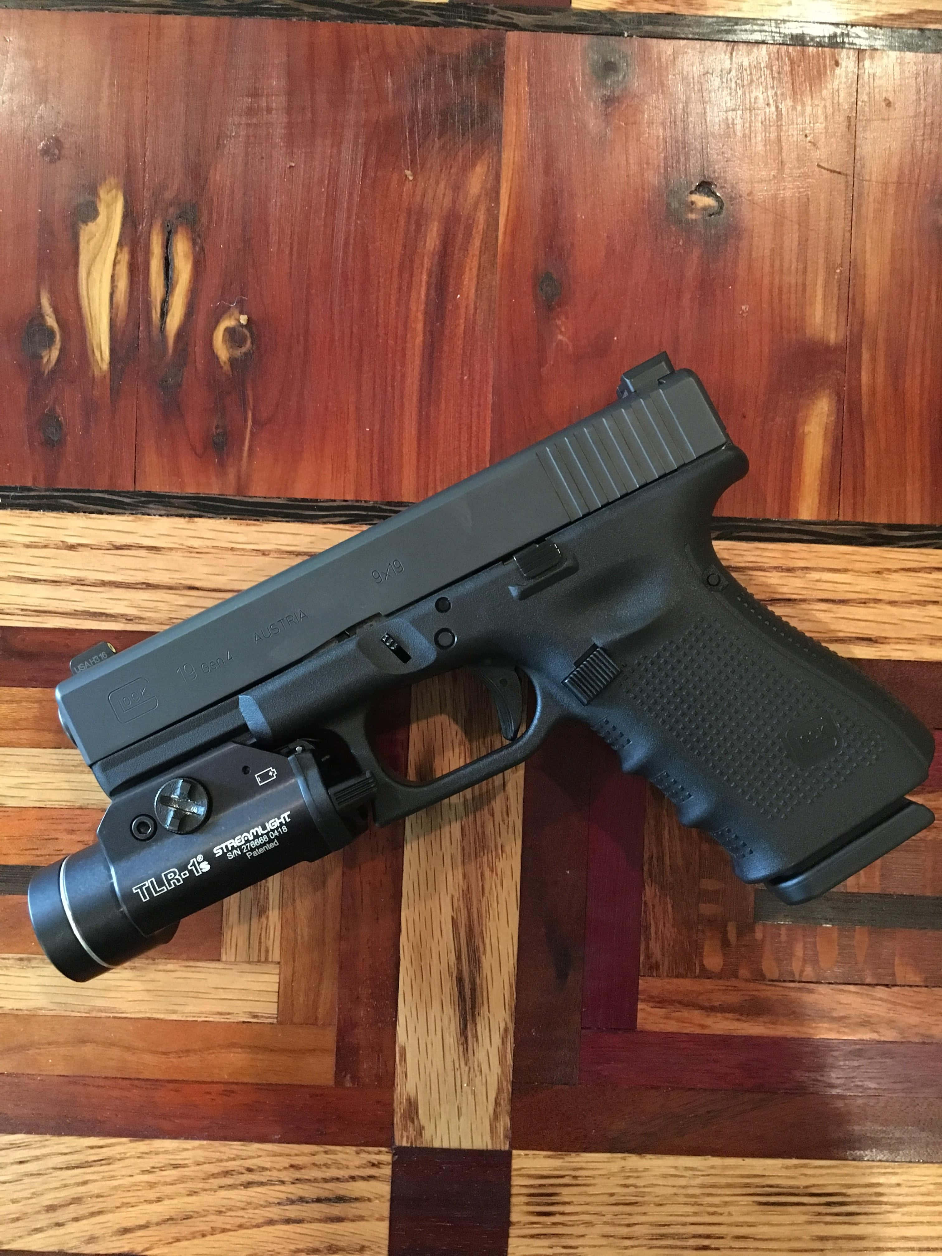 Этот Glock 19 готов к использованию. Обои