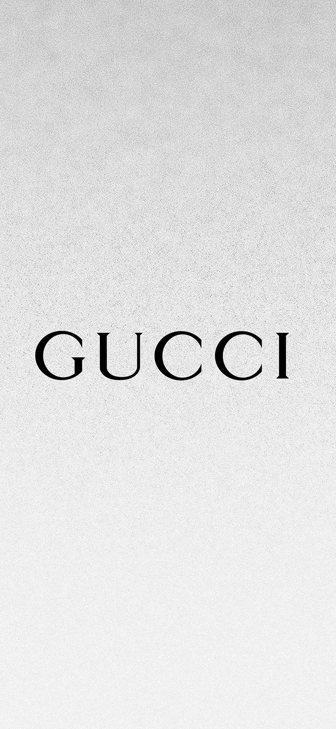 Элегантный серебристо-белый фон с текстом Gucci Обои