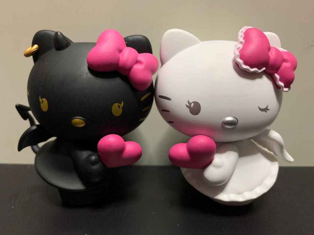 Черно-белая Hello Kitty на Хэллоуин Обои