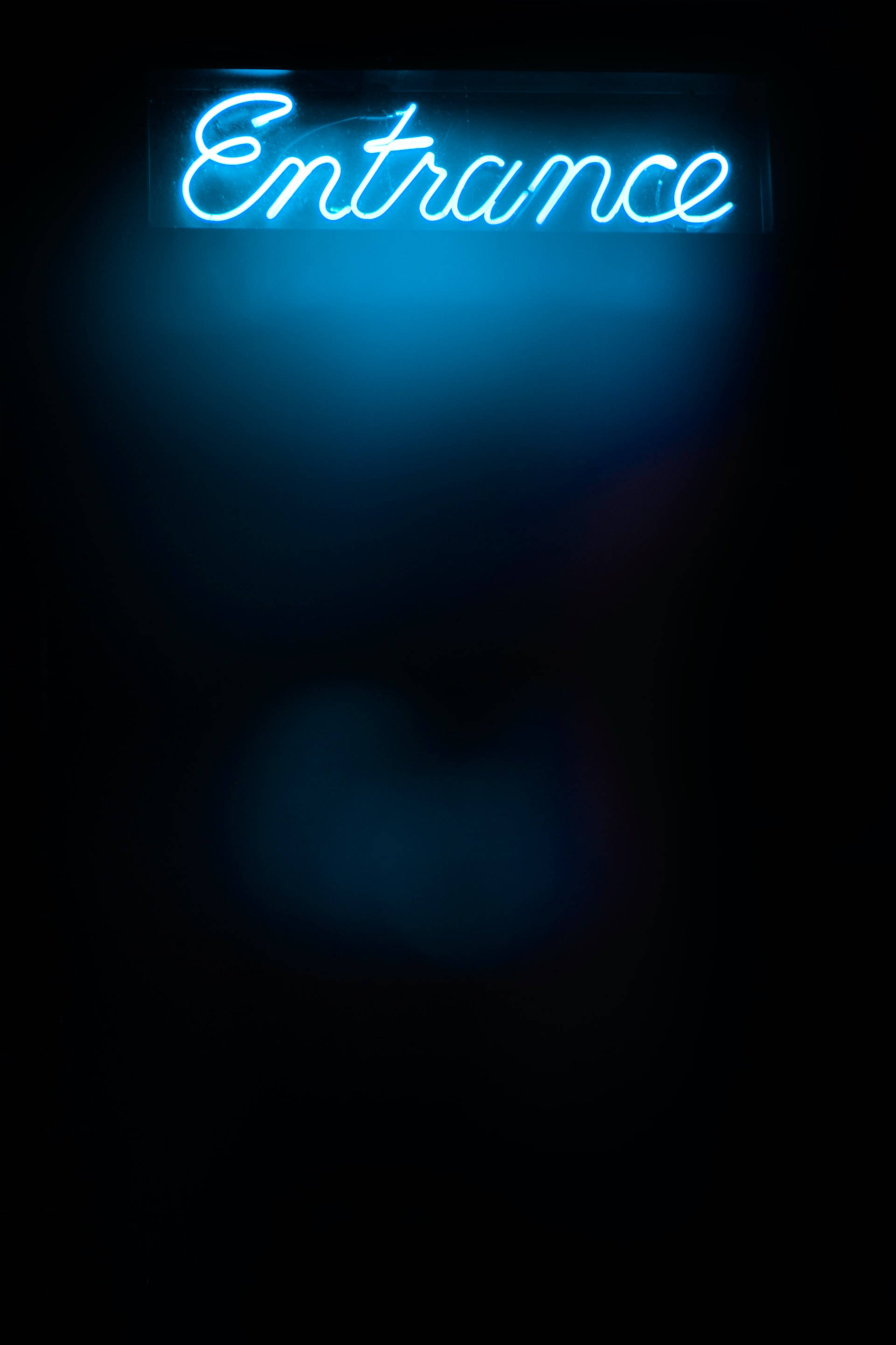 Входная вывеска в синем неоне iPhone Обои
