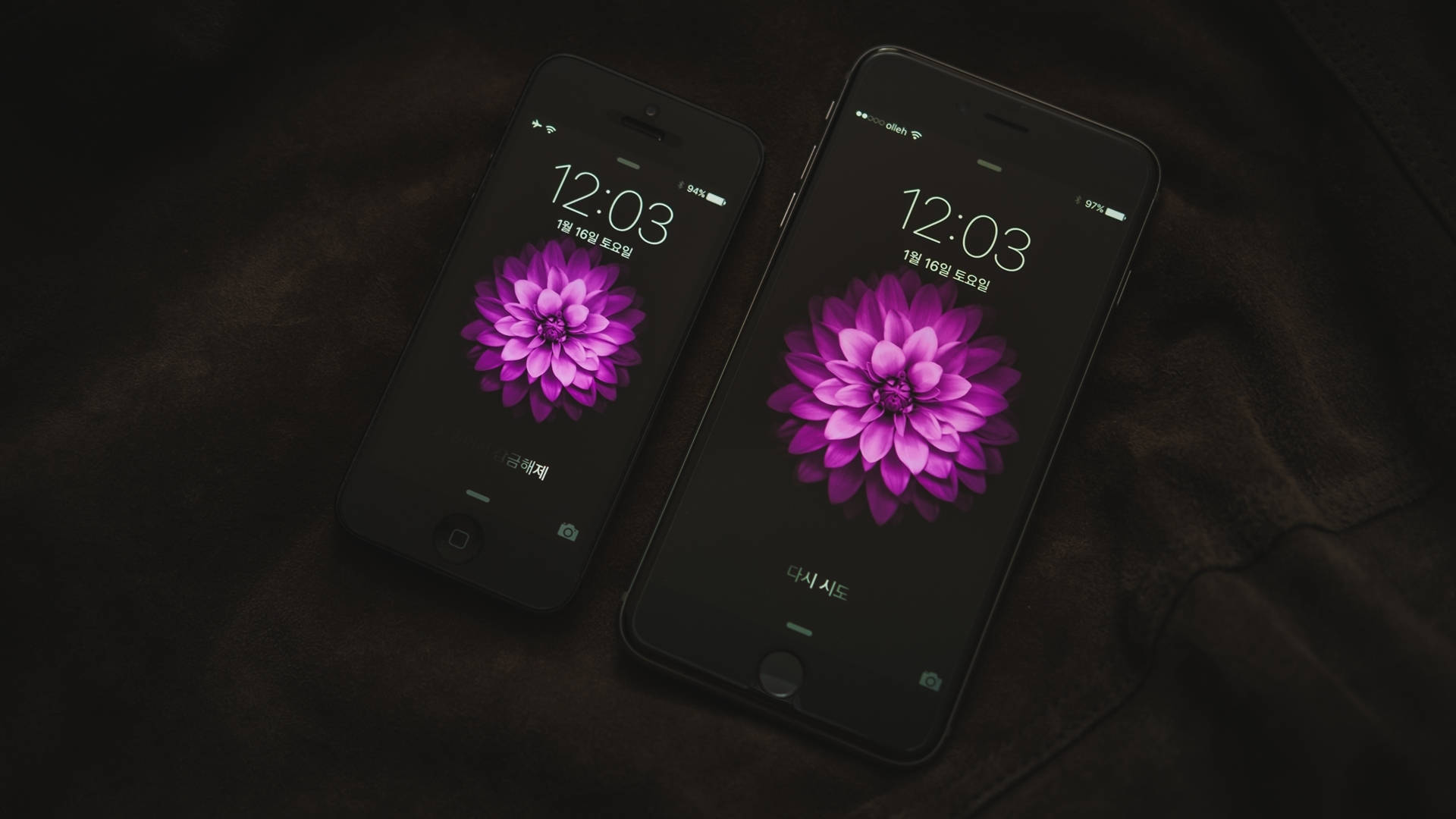 Захватывающий iPhone на рабочем столе Обои