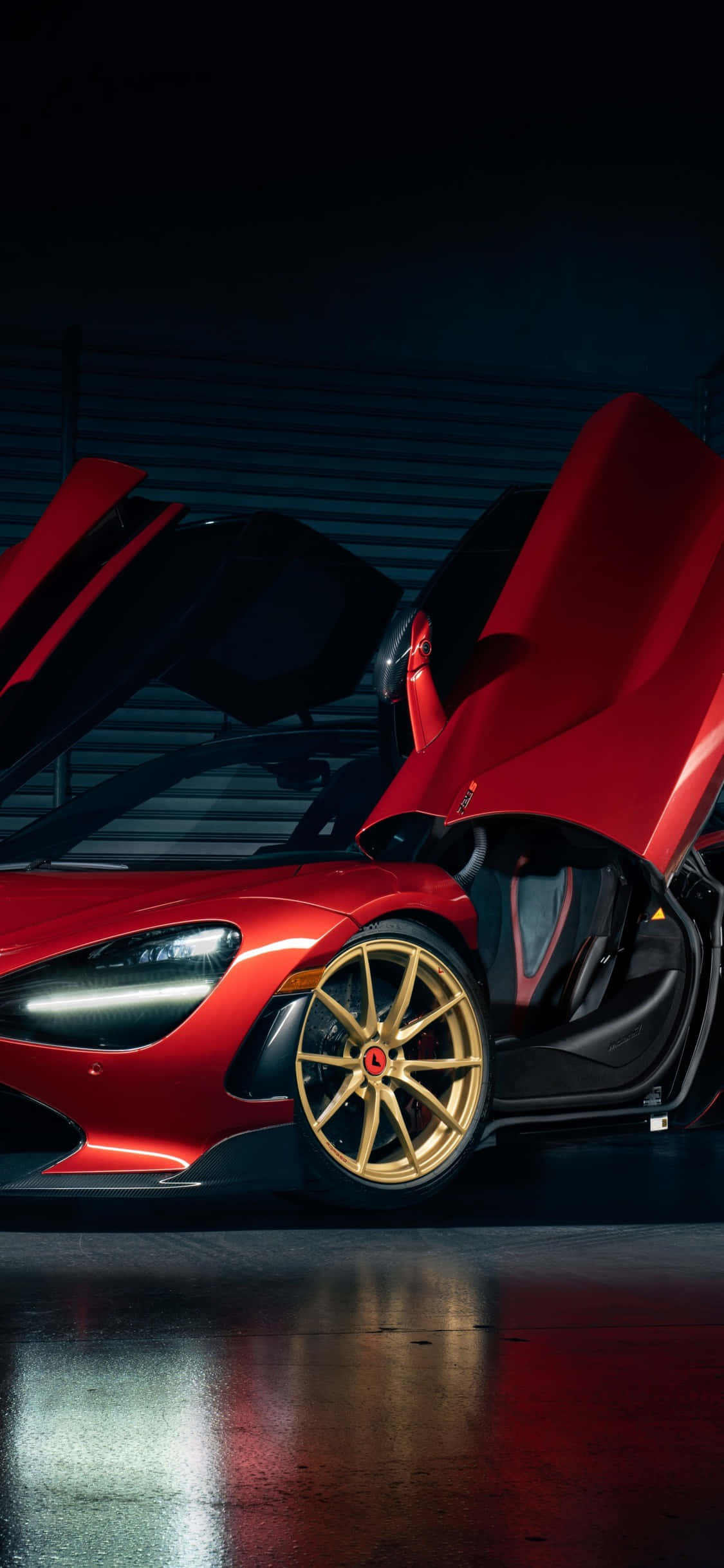 iPhone X McLaren 720s фон с красной дверью Обои