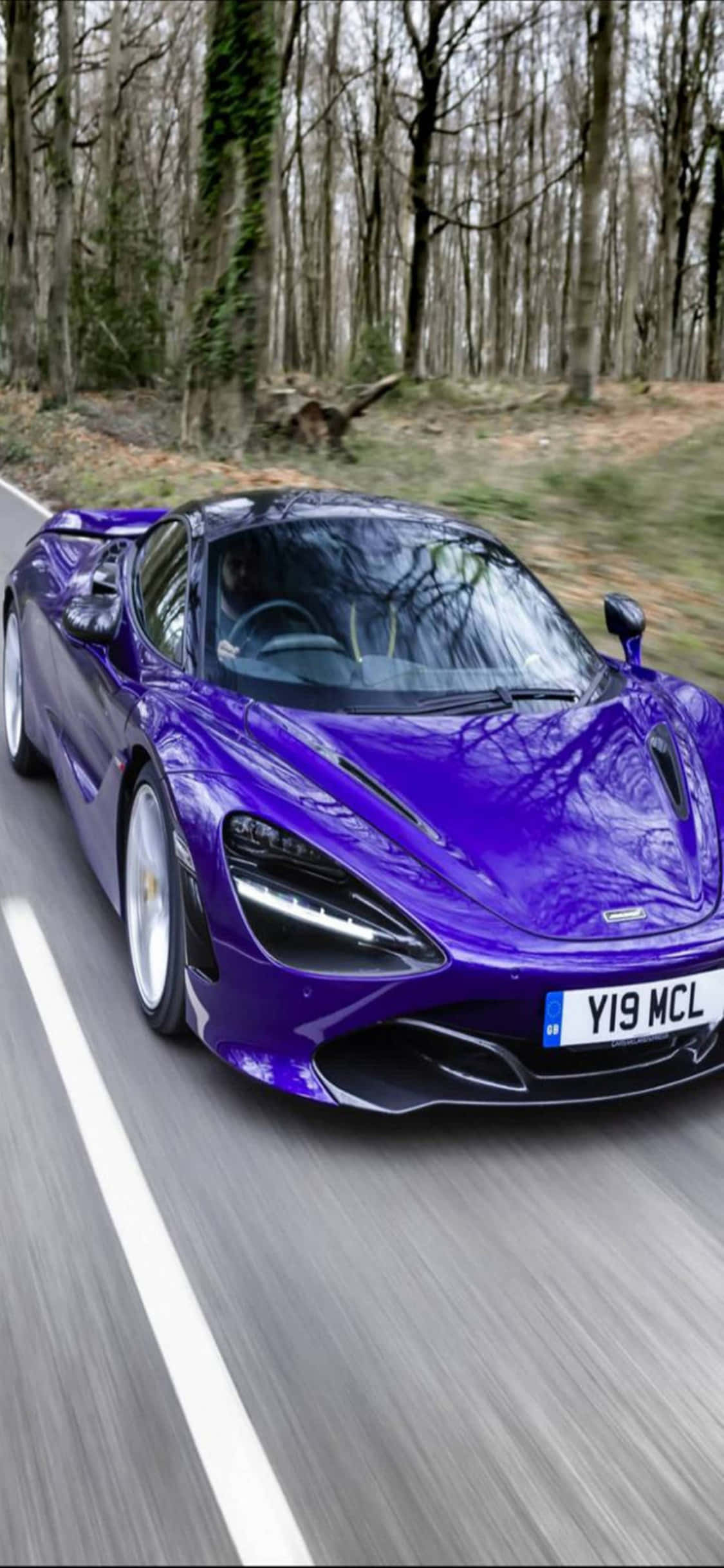 iPhone X McLaren 720s Lantana Purple на фиолетовом фоне Обои